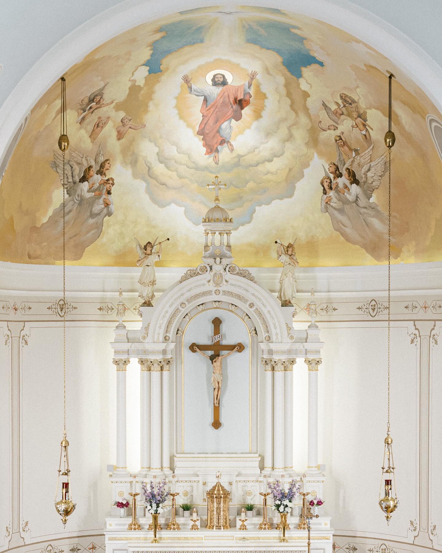 Church ceremonies are just so lovely on camera 📸 An unforgettable day with T&M
.
.
.
#newportweddingphotographer #bostonweddingphotographer #newportweddingplanner #newportwedding #newenglandweddingphotographer #destinationweddingphotographer #newenglandwedding #capecod #castlehillwedding #brideandgroom #capecodweddingphotographer #newportri #riweddingphotographer #loveauthentic #marthastewartweddings #newportweddings #wanderingweddings #destinationweddings #flashesofdelight #thatsdarling #stylemepretty #bostonwedding #capecodwedding #capecodweddingplanner #newportbride #justalittleloveinspo
.
.
.
Day of planner: @Taylored.events_
Photographer: @vsphotography_insta
Videographer: @alexcolemedia
Content creator: @contentbyjm