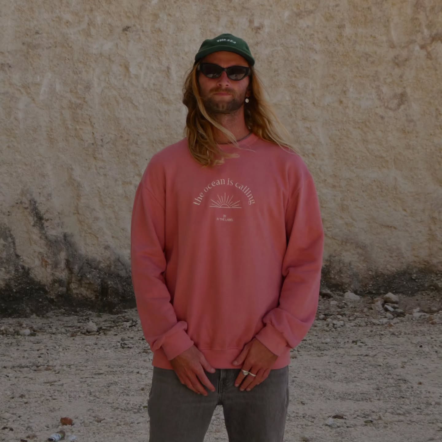 Stay cozy in style with our unisex sweatshirt, crafted from premium cotton fleece for ultimate comfort and durability. 🤙🏻🙌🏻
Client : Ay The Label