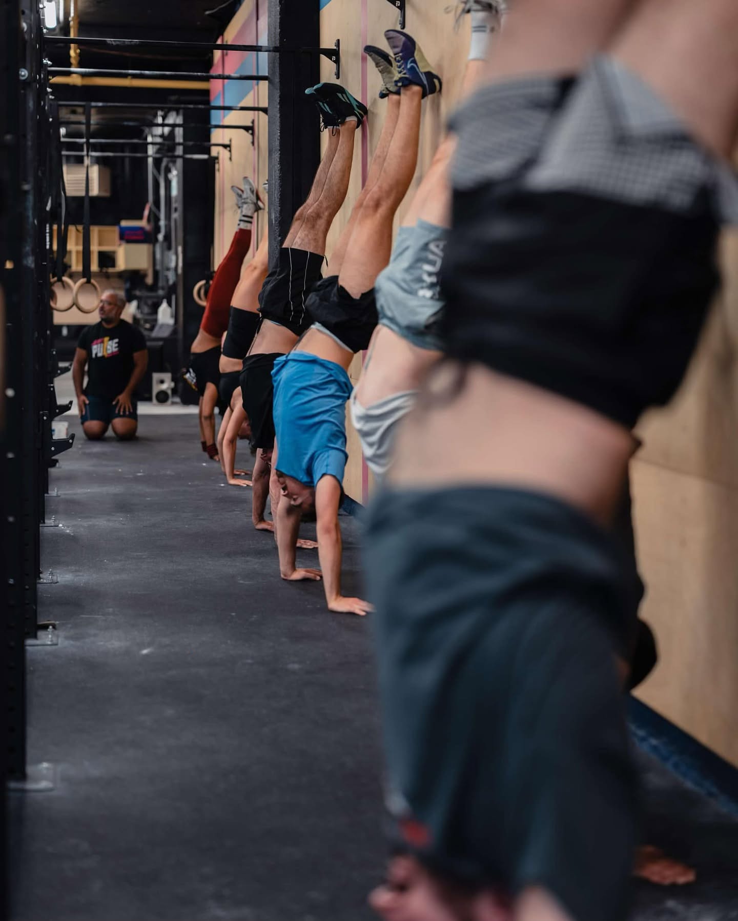 Qui aime les HSPU? 👋⚡️🙃🤸
#crossfit #gymnastics #pulsemtl #pulsemontreal