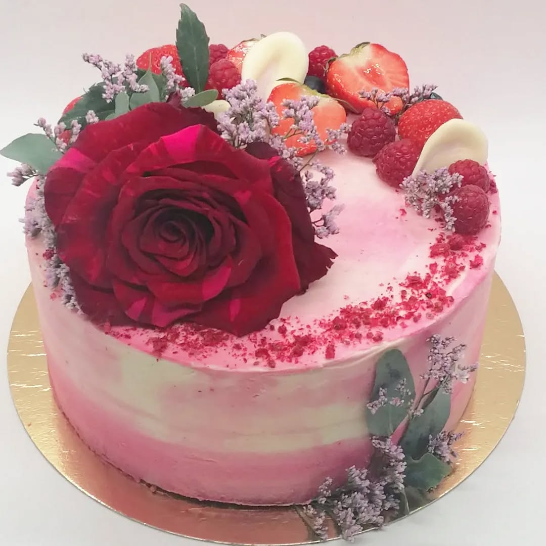 Dorty na přání #dort #ovocnydort #cokoladovydort #sladkepohladi