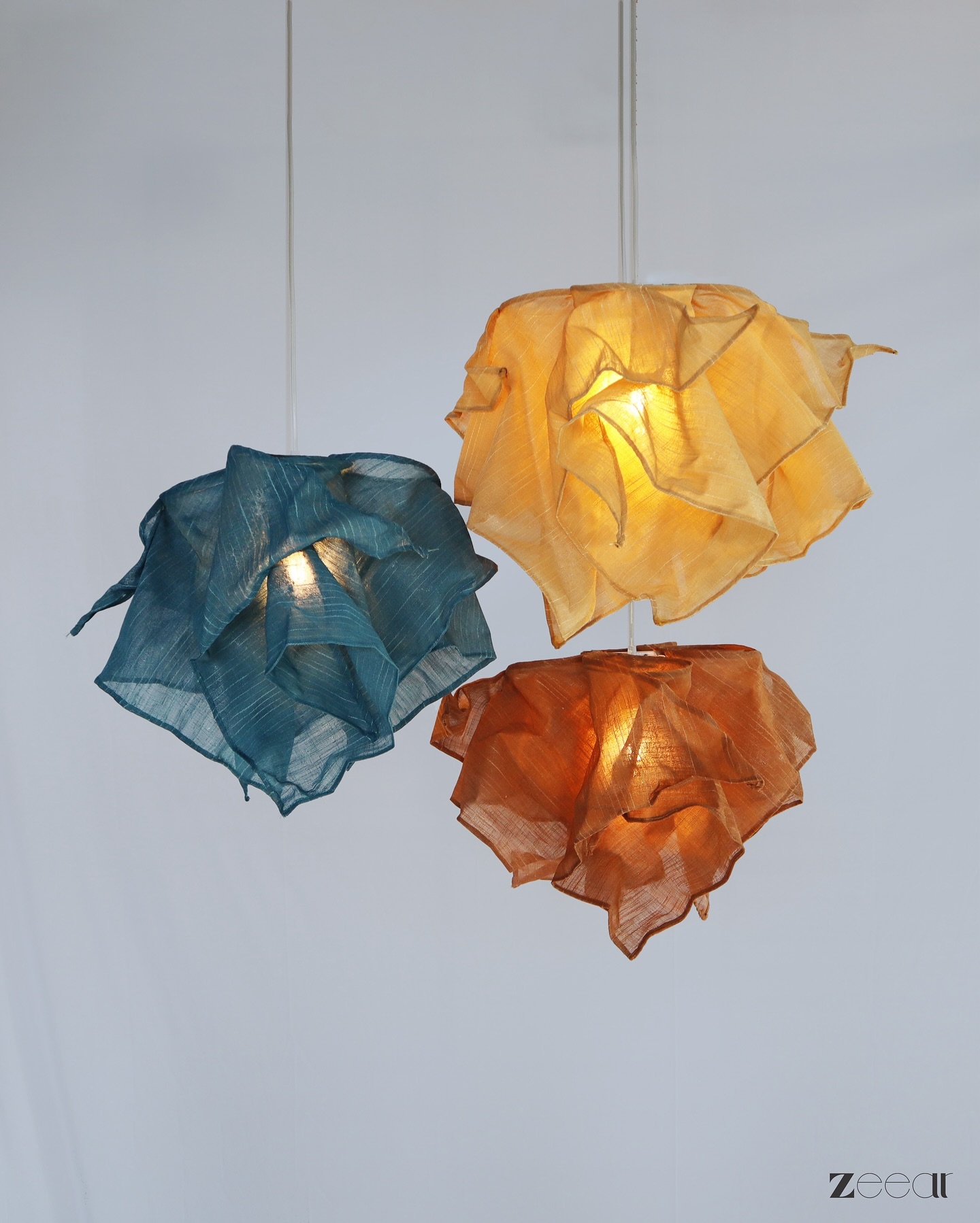 Each light uniquely crafted,
Casting a gentle glow, beautifully contrasted.✨
#interiordesign #interiorinspiration #lampshade #sculpturelight #zeearlife