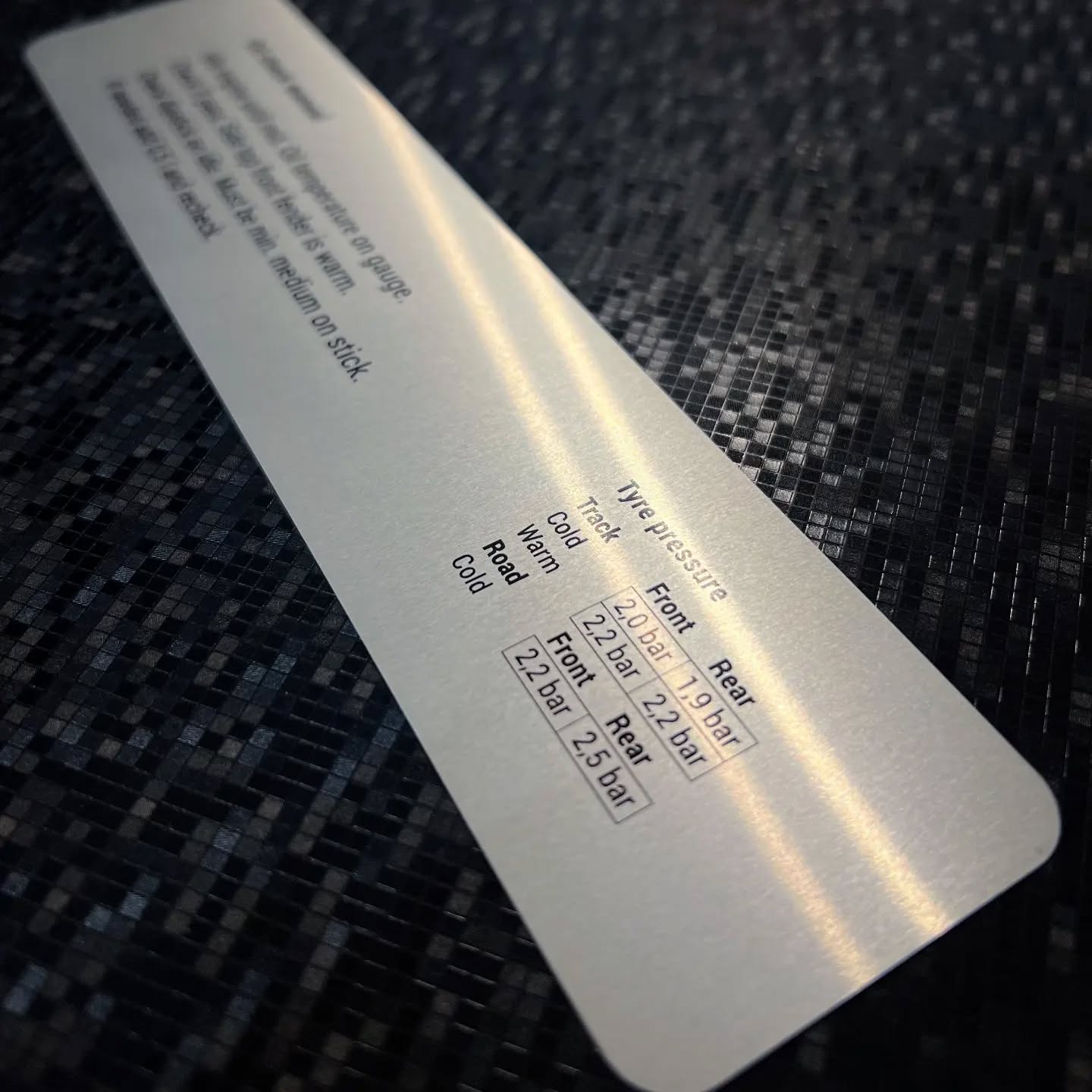 Karstumizturīgas alumīnija uzlīmes 🥵🔥
Klienta prasībai izgatavot uzlīmes uz materiāla, kas ir noturīgas pret karstumu automašīnas motortelpā, atradām risinājumu - skaistas un gaumīgas alumīnija uzlīmes ar spēcīgu līmslāni. 🤩
Ja arī Tev ir nepieciešamas uzlīmes, kas ir ne tikai noturīgas, bet arī elegantas, raksti mums uz info@goldgroup.lv ✉️
#stickerspot #stickerspotuzlimes #uzlimes #aluminijauzlimes #karstumizturigasuzlimes #uzlimjudruka #uzlimjurazosana #autouzlīmes