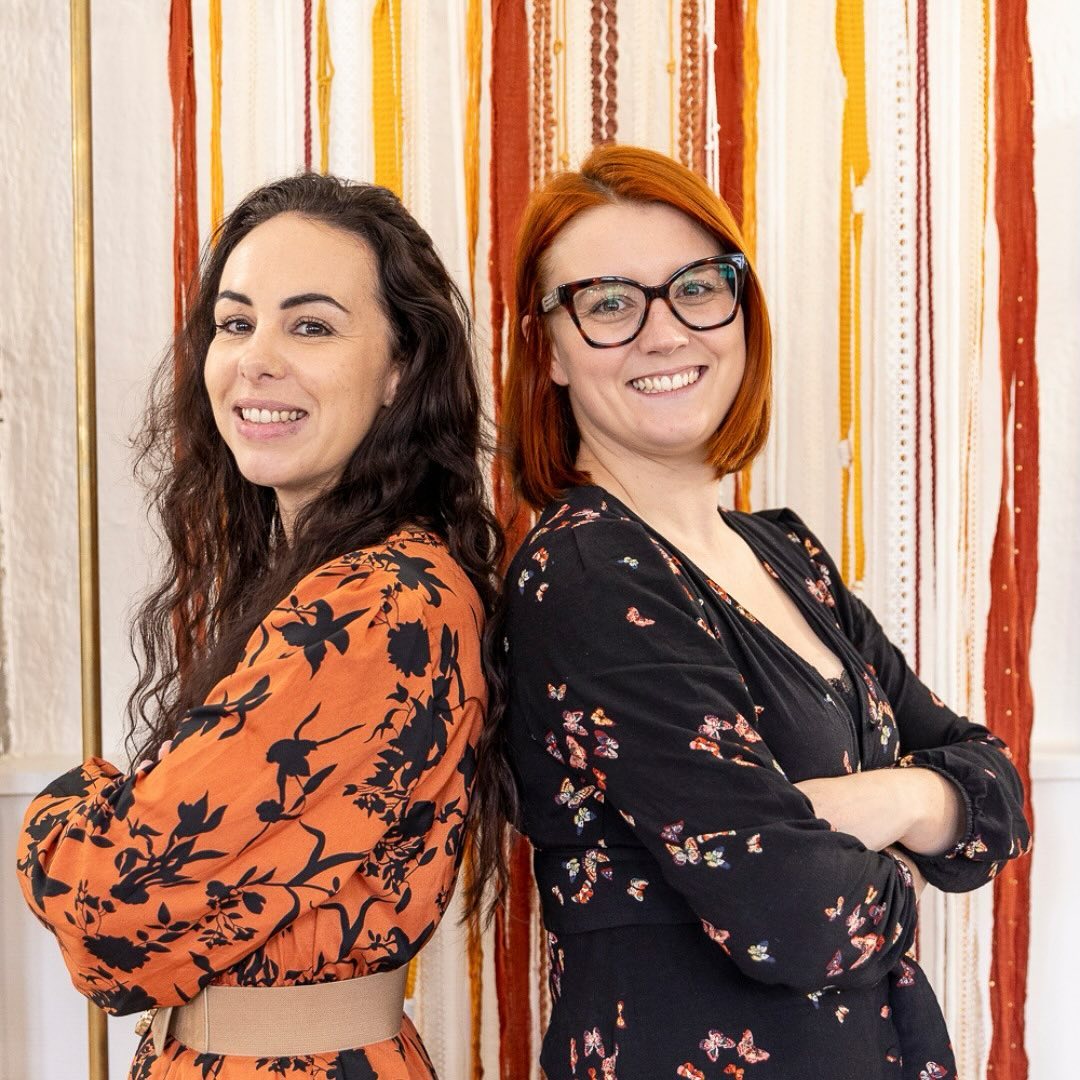 Une nouvelle rubrique vient de faire son apparition dans ton magazine !
Découvre notre rubrique Interview, à retrouver chaque mois !
L’objectif est de te faire rencontrer divers acteurs du monde de la décoration : artisans, fournisseurs, et bien plus encore.
J’ai l’honneur de lancer cette nouveauté avec Florine, artisane en macramé, mieux connue sous le nom de son entreprise @accord_de_noeuds.
Plonge dans son univers et découvre son histoire (lien en bio).
Et toi, intégres-tu du macramé dans ta déco ?
📸 Crédit photo : @mlleimage
#halloween2024 #DIY #Déco #inspirationdeco #CaVaTaDeco #macramé #interview #artisanatfrancais #artisanat