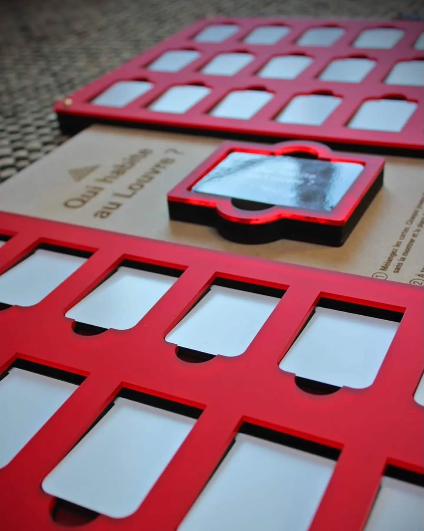 🔺Qui habite au Louvre ?
Notre dernière réalisation, un plateau de jeu façon “Qui est-ce ?”, est parti rejoindre le service de médiation du Musée du Louvre !
😊😊 🧳Nous sommes très fières d’avoir livré en mains propres les 3 exemplaires de ce plateau de jeu dessiné, découpé et assemblé avec minutie et patience.
Les jeux seront présentés dans l’exposition “J’habite au Louvre” à Villeneuve-la-Garenne. Une exposition conçue et imaginée dans le cadre du jumelage entre la ville Villeneuve-la-Garenne et le musée du Louvre. À découvrir au centre commercial @qwartz92
👉 https://www.lebonbon.fr/paris/expo/exposition-louvre-centre-commercial-qwartz-villeneuve-la-garenne/
🤝Un grand merci pour leur confiance à Catie Bertotto, Carole Bedel, Sarah Galer, Bertille Dubois et Laurent Toulis.
.
.
.
.
🪚Avec @emilieblabla_graphiste -laser, Bertrand Bachala artiste visseur-colleur, @christelleloubriat médiatrice-joueuse.
Le plateau d’une seule pièce de bois a été découpé et gravé au laser au @lab2r.
.
.
La Fabrique Toi-Même fait partie de @collectif_wow - Collectif de médiation culturelle indépendante tout comme Marine Monnier de Petits jeux culturels qui nous a conseillé sur ce projet 😘 !
#musee #museum #Louvre #louvremuseum #patrimoine #mediationculturelle #museographie #scenographie #scenography #museeenfamille #jeu #guesswho #quiestce #jeunepublic #familleaumusée #lafabriquetoimeme #muséejoyeux #decoupelaser #trotec #kidmuseum #kidsmuseum