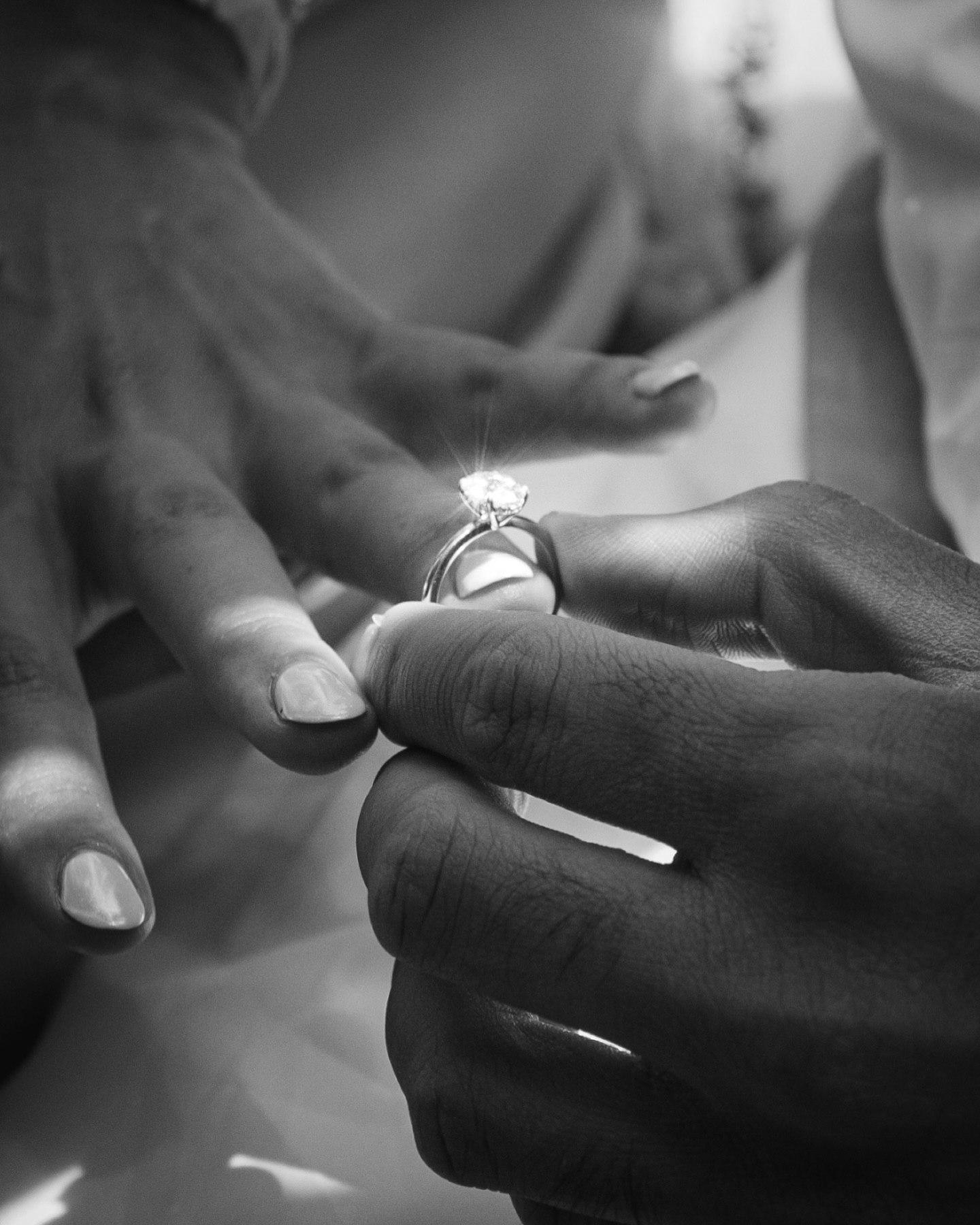 21st century love story, but a classic man with the sweetest timeless gesture 💐✨💞