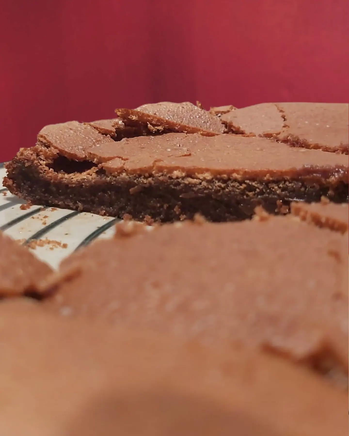 Schoko-Tarte! Braucht ihr bei den sinkenden Temperaturen und immer mehr wolkigen Tagen auch das ein oder andere Stück Kuchen oder Schokolade extra? ❤️
Der hier ist 2 in 1! 🥰
Kuchig, schokoladig ... ☕
#caféton #fabrikschleichach #keramikwerkstatt
#kaffeeliebe #kaffee #barista
#kuchenliebe #kuchen