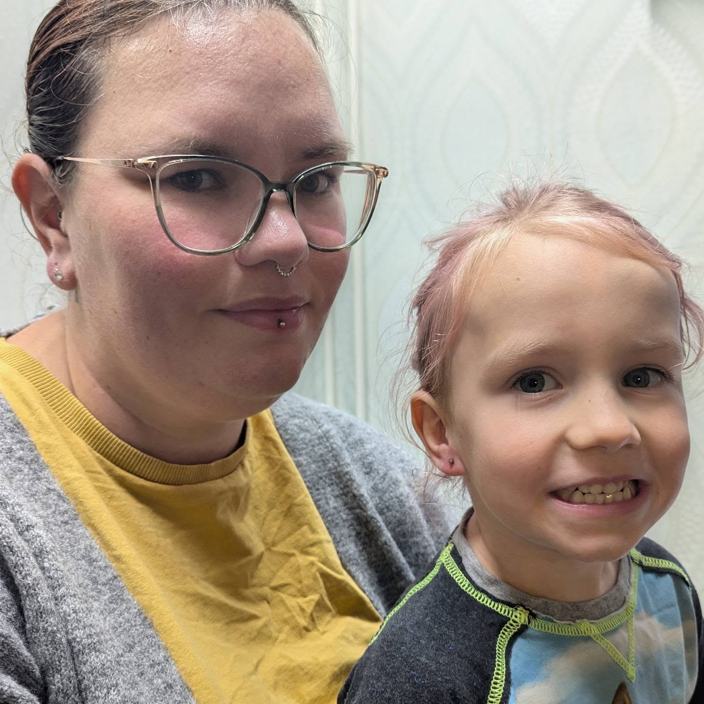 Emelie fick en snygg #ashleypiercing och Enzo gjorde hĂ„l i öronen. đ
#hÀssleholm #piercingstudio #piercings #labretpiercing #evilwomanbodypiercing #piercersinceyear2000 by @ulrikaluckabauer