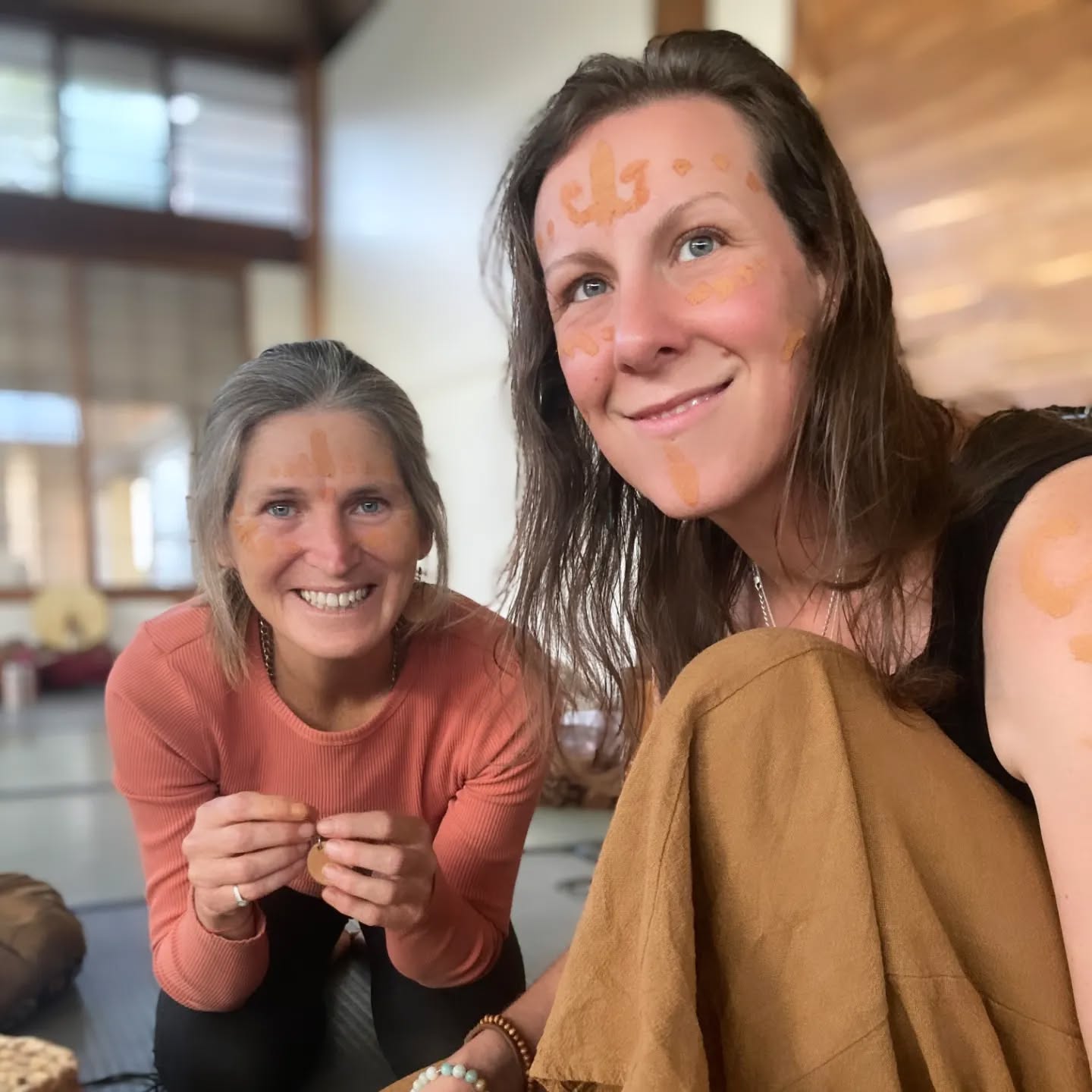 AWAKEN YOUR FIERCE FEMININE ~ The Amazonian Arts is a New Story born from an awakening of the fierce feminine within, through 13 Warrioress archetypes ✨️🔱✨️
It is infused with the ancient arts of shamanism, mythology, astrology, ritual and attending to the earthly elements.
It is the quintessential expression of the fierce feminine to say 'the buck stops here'.
We do this work on behalf of ourselves and all our relations so that we may real-eyes the more beautiful world that our hearts know is possible ❤️💛🖤🌿
Our Wildling @wildriverrose & Protectess @theholisticfamilyhive Warrioresses 😘
Goddess bless you ✨️
#awakening #fiercefeminine
#followtheblackunicorn
#amazonianastrology #sacredfeminine #amazonianarts13 #anewstory
#theredthread