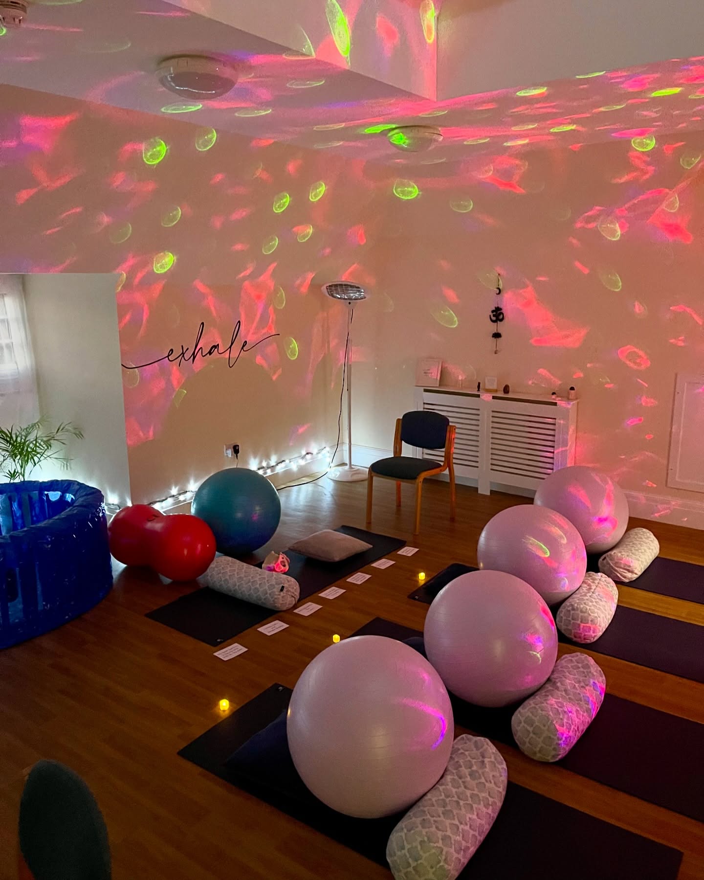 I had a busy weekend hosting Octobers Hypnobirthing antenatal course 🤰, thank you to the amazing couples joining me over the weekend. It was a delight to support you in this exciting time
Huge thanks also to the lovely Caroline IBCLC @milkandnurture who joined us at todays session to give us lots of laughs & shared her fab knowledge and wisdom around breastfeeding and infant feeding in general to help families feel more prepared
Some reflections of the course this weekend:
How are you feeling after the course:
“More informed, relaxed, reassured, empowered, excited & prepared”
“Well informed & positive”
“Able to help more as a birth partner”
“Excited to experience birth”
“Ready for baby”
Lightbulb moments/best bits:
“Practising the massage techniques”
“Everything is our choice”
“Breathing methods”
“Breastfeeding information”
“How to be a supportive birth partner”
“Ways to promote a calm environment”
Sadly this is my last group course of 2024! But if you’d like to work with me in the comfort of your home for 1-2-1 support, I have 1 space left for Nov and 1 for Dec - drop me a message to chat more 💛
Gilly x