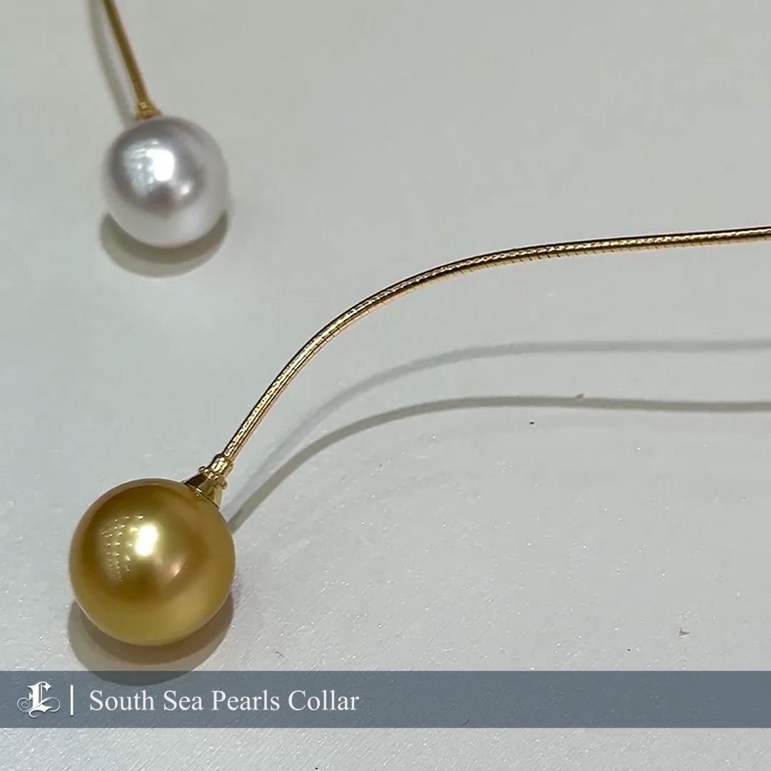AAAA 11-13 mm South Sea Pearl Adjustable Collar 18k Gold
-SKU: PSG107-YS
Elevate your collection with this versatile pearl collar featuring exquisite round South Sea golden and white pearls, set on an 18K gold elastic collar. Crafted to perfection, this Aurora Round Pearl Necklace is a must-have addition to your jewelry box, blending timeless elegance with contemporary style.
#doblepearl #goldenpearlpendant
Product Information
Origin South Sea Pearl Jewelry Processed in Japan
Material South Sea Pearls and 18k Gold
Dimensions Adjustable Collar
Pearl
Shaped: Round
Size: 11-13mm
Quality: AAAA
Nacre: Very Thick
Color: Gold and White
Luster: Aurora
Accessories
Metal: 18k Gold
Including 18k Gold Collar Adjustable