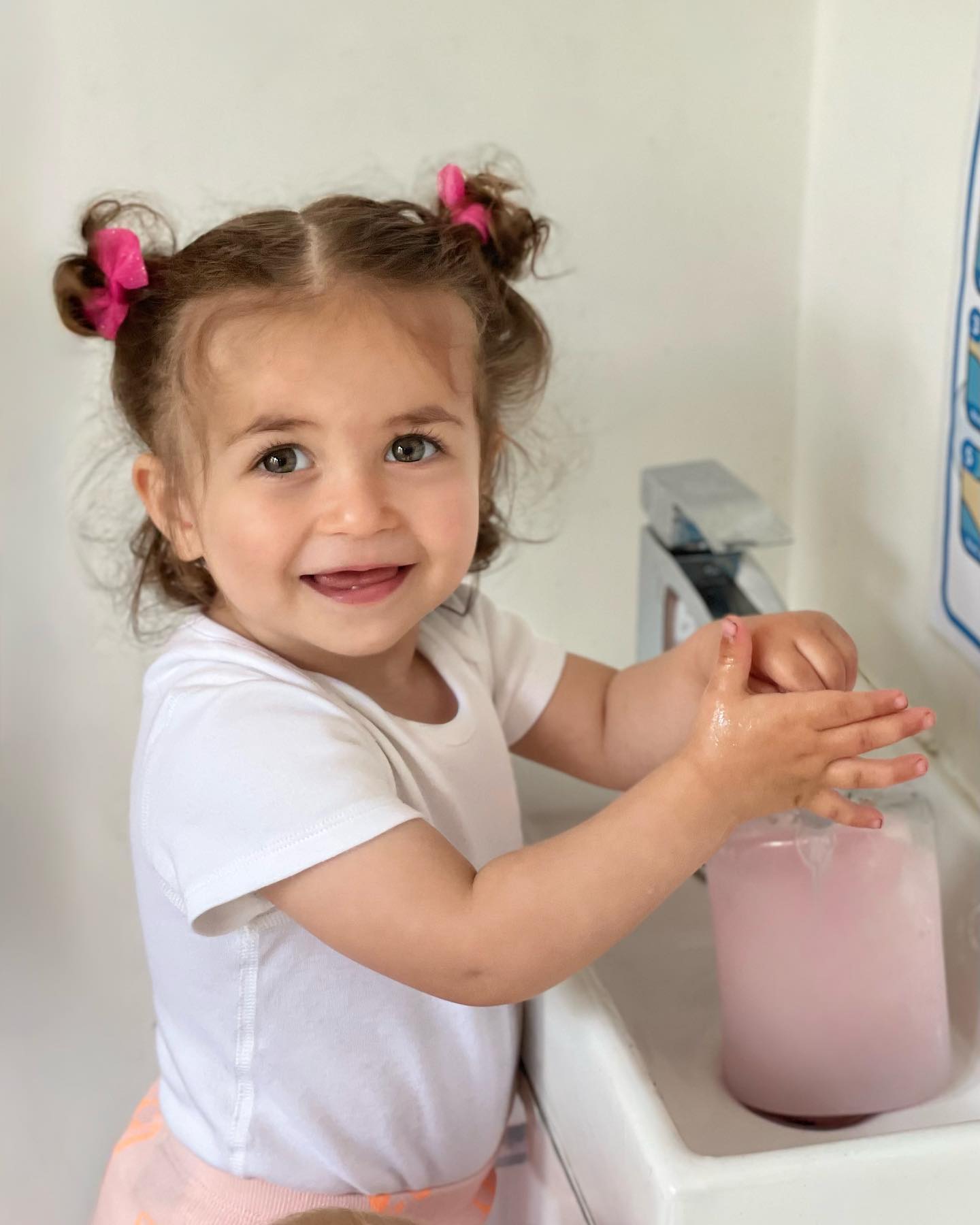 At our nursery, we believe that fostering independence is essential to a child’s growth. 🧴🫧 That’s why our classrooms are designed with child-sized furniture and resources, such as sinks and water stations that are just the right size for little hands and feet to access freely throughout the day.
This setup allows them to practice self-care, like washing hands or getting a drink, building their confidence and understanding of how to take care of themselves—preparing them for life’s daily tasks and challenges.
Inspired by the Reggio Emilia and Montessori philosophies, we encourage children to explore their environment, make choices, and take responsibility for their needs. In both approaches, learning is centered around the child, encouraging them to develop independence through hands-on experiences and access to thoughtfully prepared spaces. 🚰✨
By supporting their growing independence, we help each child feel capable, confident, and ready to take on new challenges every day. 🦄
Join us at La Petite Nursery for the upcoming year and become part of our journey as we embark on another year of fun and discovery:
🌐 Learn more about us at our environment and curriculum on lapetitenursery.co.I’m
📨 Book your personal tour by emailing contact@lapetitenursery.co.uk