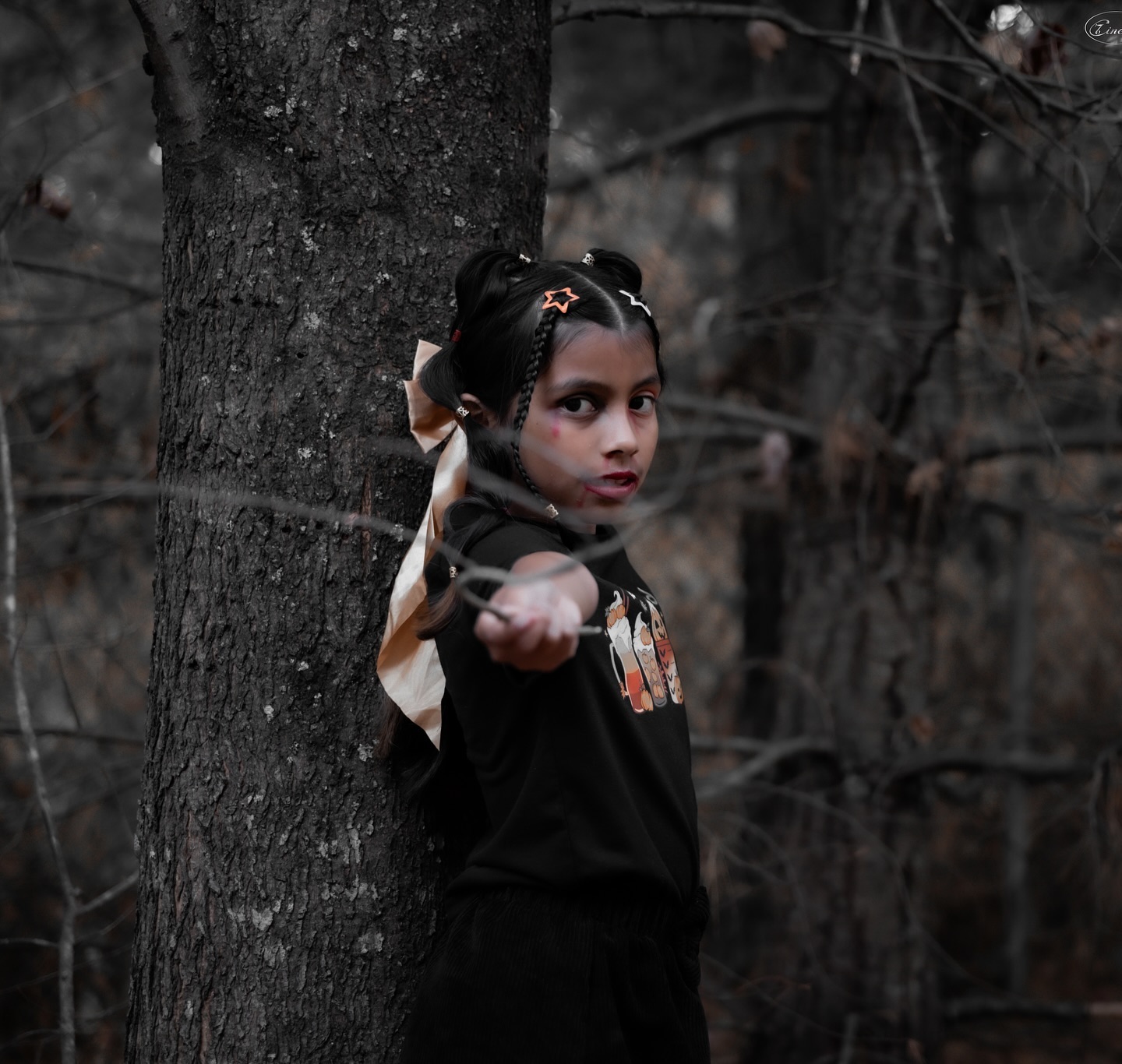 “Fall” for the personality of Emma. Be yourself and chase your dreams.
#falltime #fallshoot #outdoor #halloween #leafs #costume