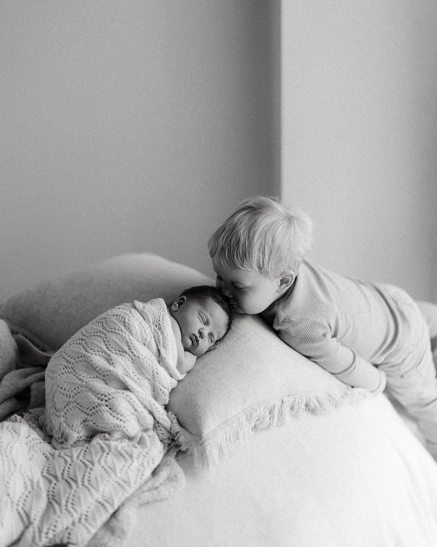 In home natural newborn session ✨