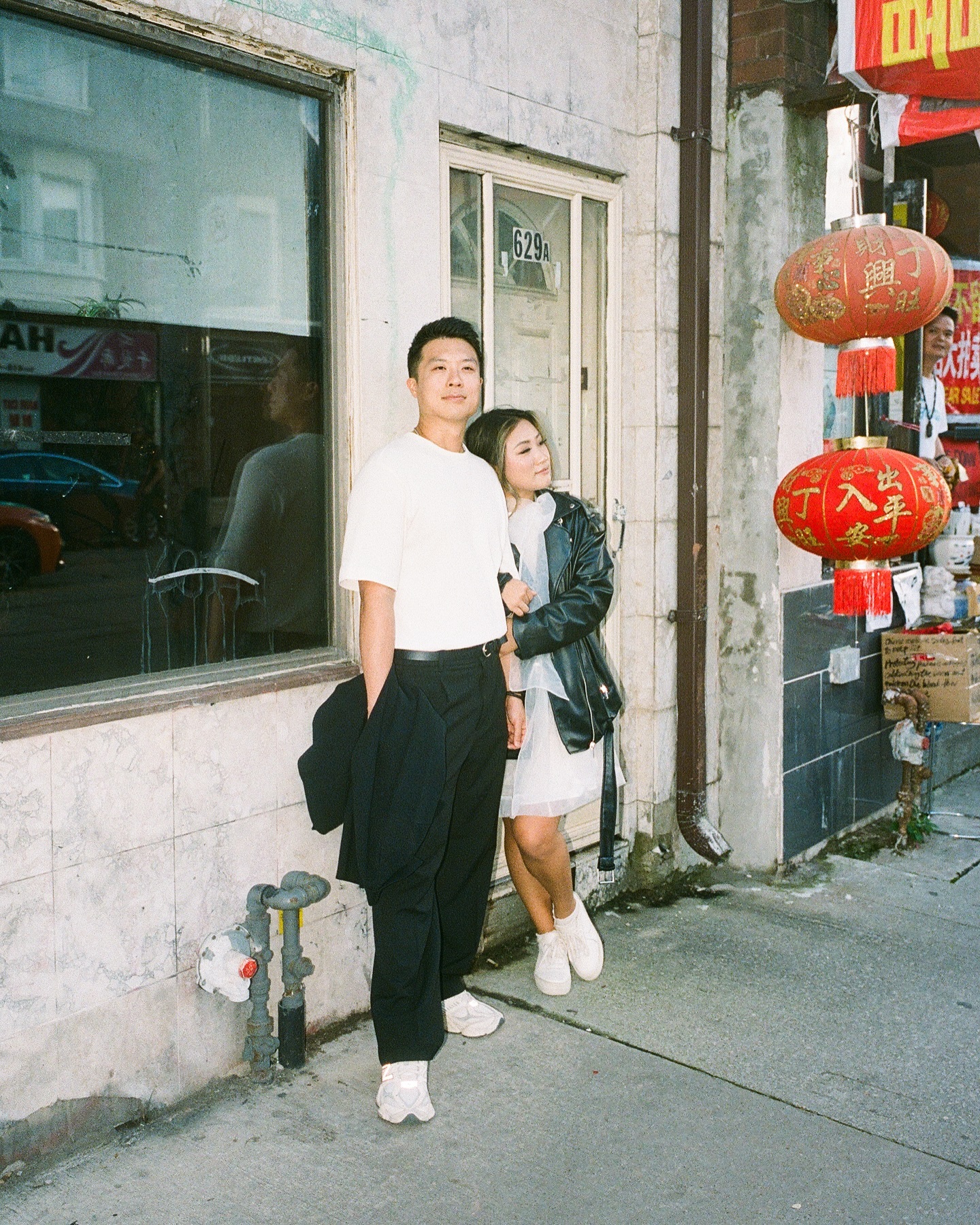 Leslieville is for lovers 🫶🏻 N+L’s engagement shoot featured their favourite east end spots, with a side of VLT 🍋 shot on film 🎞️