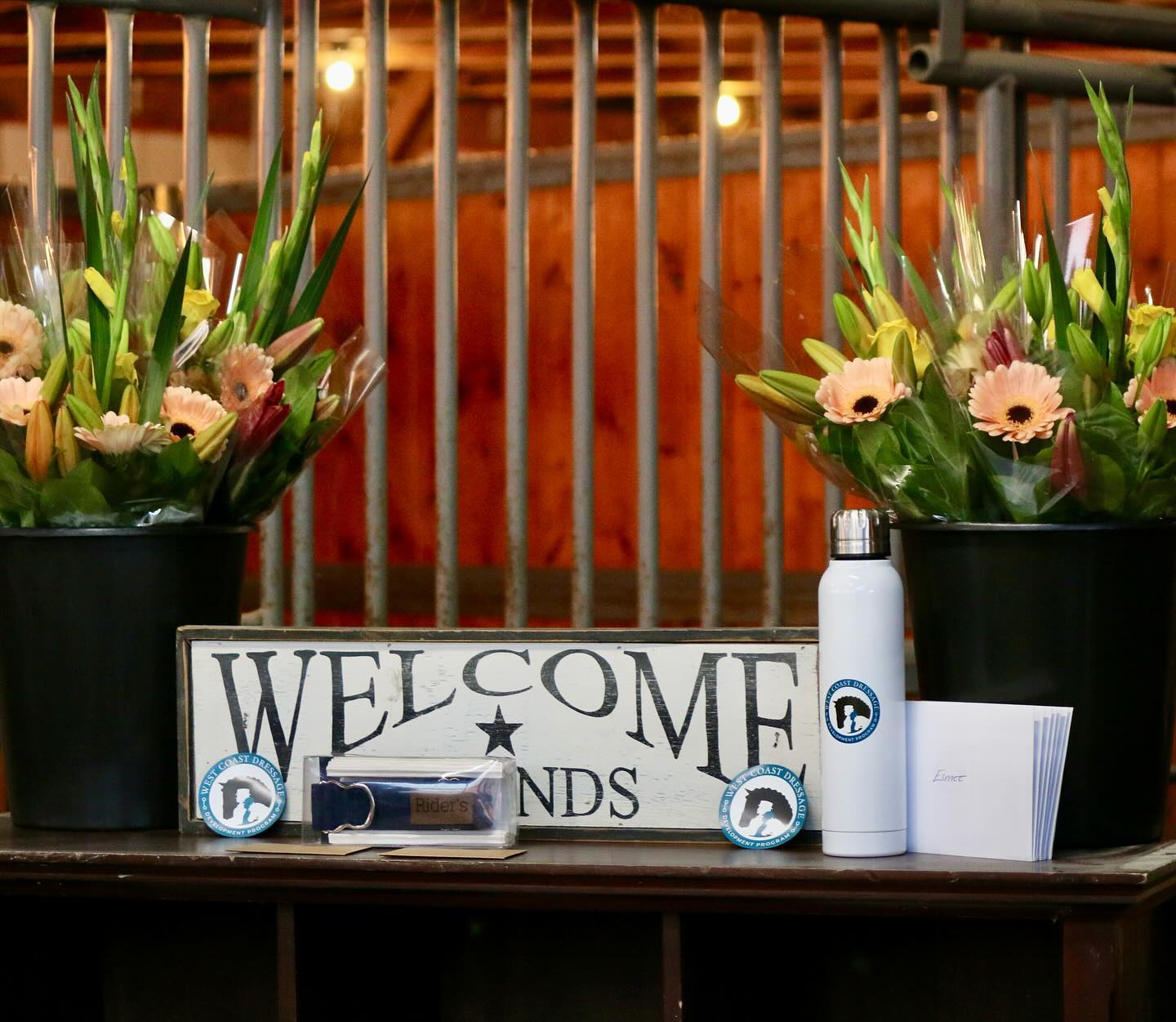 Thank you @nicolelangfield.realtor for helping decorate the evening with your beautiful displays of greenery, white pumpkins and the stunning flower bouquets 💐 for all our riders, speakers, and host 🩷 Everyone loved them!