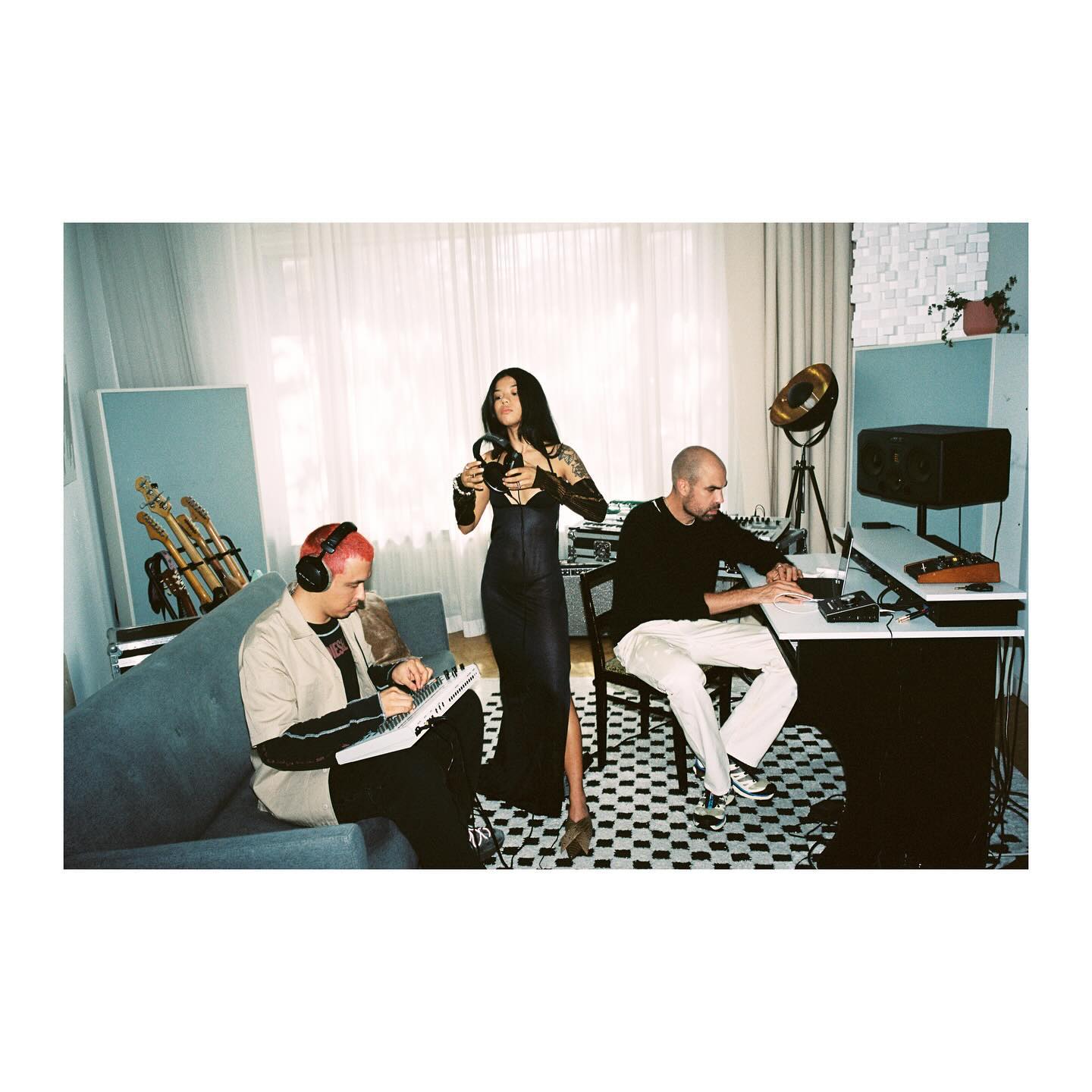 STREET ICONS BY MILENA ZARA - @facesmag
It was a pleasure to be part of this ❤️🔥
Photography: Milena Zara @itsmilenazara
Video + Edit: Yile @yile.jin
Photo Assistant: Kwame Boama @kwame_boama
Production: Nora Gottschalk @noranoe & Julia Gelau @juliagelau____
Styling: Natalia Wierzbicka @nataliafolia
Fashion: Zalando Streetwear & Designer @zalando
Styling Assistant: Carlota Lempke @carmavii
Hair & Make up: Eleonore Ising @eleonore_ising
Hair & Grooming: Antina Christ @antinachrist_mua
Location: Bluhaus Studio @bluhausstudios @lauri_pine
Talents: FAERBER @faerberphone , founder of TILT @tilt.label , DJ & Producer; HAMY @hamyyyx , DJ, graphic designer & part of TILT; ENNIO @ennio , DJ, producer, musician & part of TILT |
OZELOT @ozelotltd & Manuel Fischer @manuelfischer_ozelot & Nadim Elhady abdel369_ozelot |
Laureen Olivia Drexler @laureendrexler