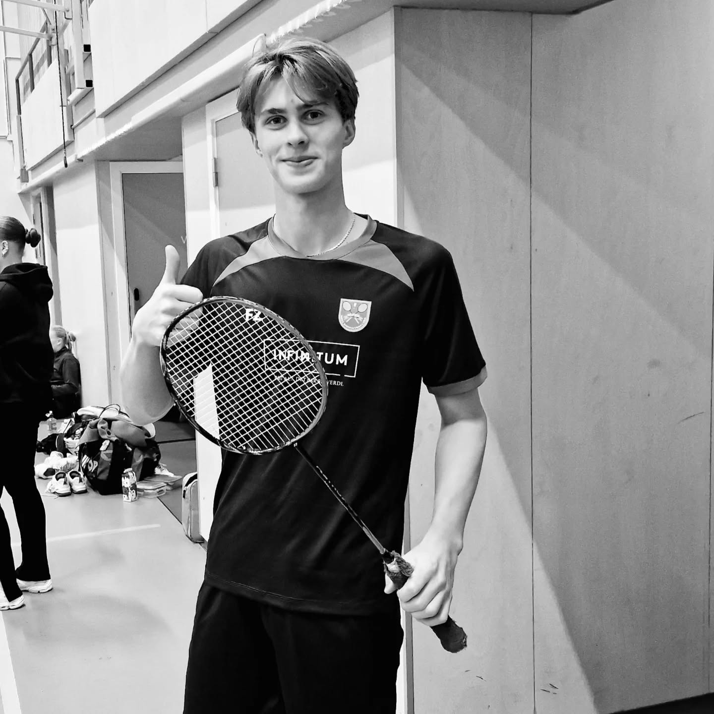 2 lange dager som gjester hos @haugerudbadminton er overstått og, i morgen venter finaler og semifinaler. Vi har mange spillere som skal være med på å kjempe om de gjeveste medaljene. Lykke til alle sammen❤️🏸🏸
#mossbadmintonklubb #mossidrettsråd #haugerudranking #infinitum #infinitumpant #sportmodern #norprofil #fzforzaplayer #fzforzabadminton #badmintonlife #norgesbadmintonforbund