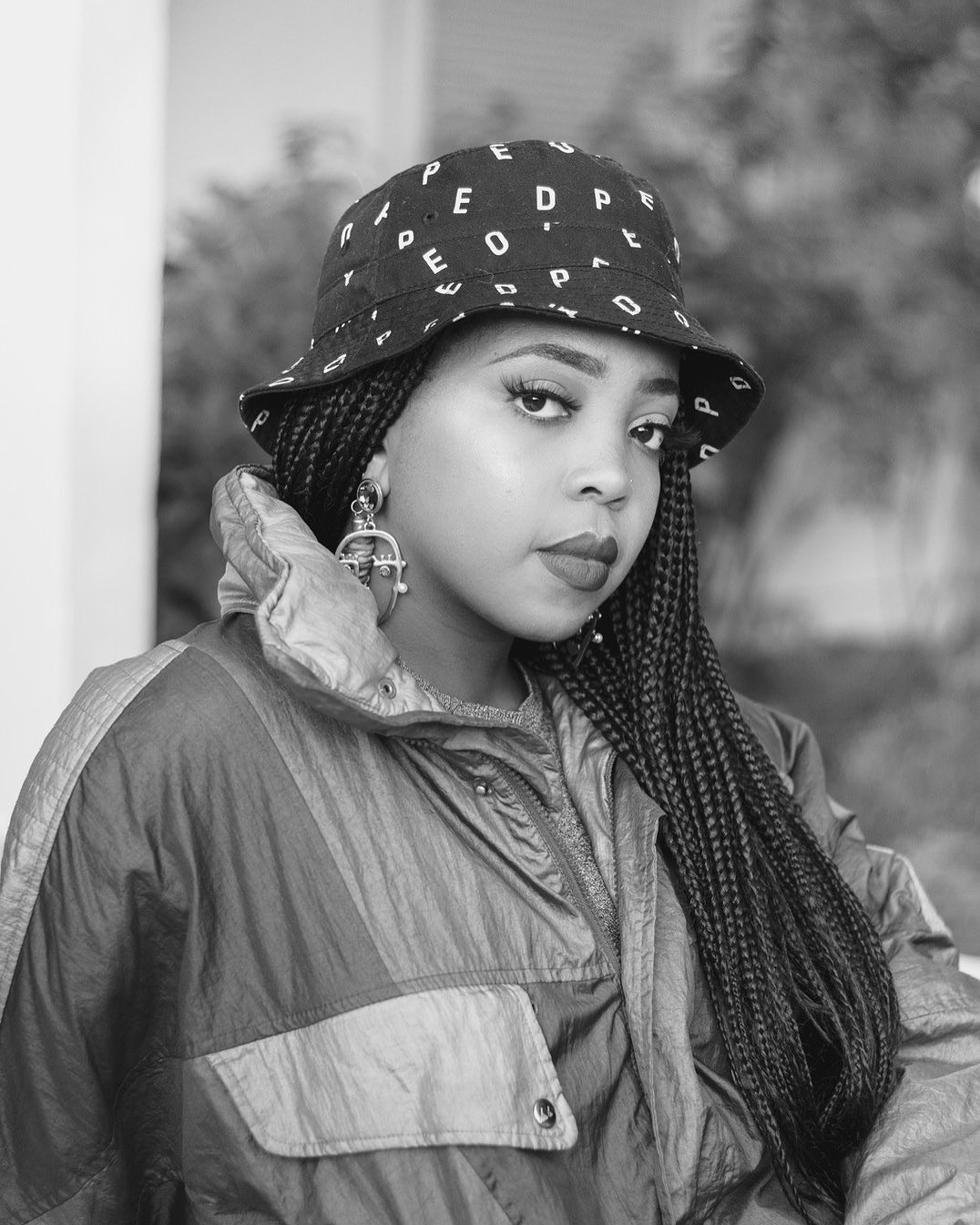 Capturing friends in special places…
Because it’s never too late to turn your front porch into a makeshift photography studio.
Daisy, friend & musician / front porch, 2019
#cornwallphotography #foweycornwall #foweymarketing #foweybranding #foweycontent #autumnvibes #autumncolors #fallvibes #fallinspiration #fallseason #cornwallcreatives #cornwallcreative #cornwallcreators #cedarcoveuk