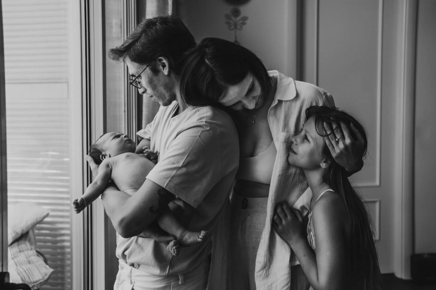 רגע קטן מתוך סיפור משפחתי.
רגע שיגרום לך להיזכר בתקופה מיוחדת שחלפה כל כך מהר.
.
.
.
.
.
.
.
..
.
.
.
.
#ayalabarak_photography #all_israel
#צילומיםבביתהלקוח #הריון #היריוןולידה #היריון #נשים #נשיות #אישה #הריון #ניובורן #ילדיםזהשמחה
#הריוןולידה
#הריוןולידה🤰
#eyemamaproject #sarahimagazine #peopleinframe #unraveledacademy #mamaandthestars
#eyemamaproject #pictime_us #lastweekofoctober_ii