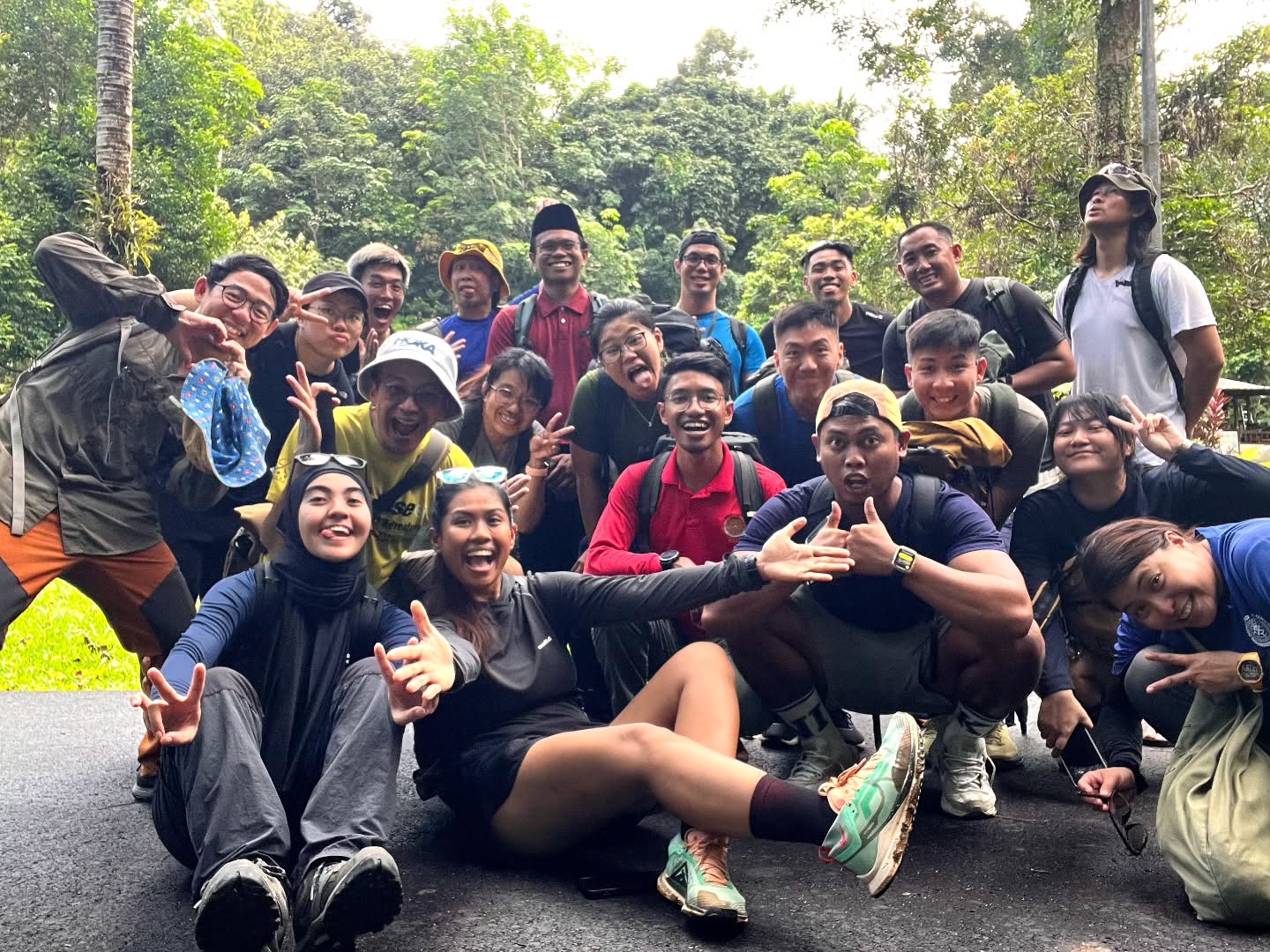 Thank you @outwardboundsg for having me as your guide as part of your training programmes yesterday (28 Oct)!
The Outward Bound Singapore (OBS) was first established on western Pulau Ubin in 1967 and since then, has been instilling a sense of self-reliance and leadership to the many students who stepped through its campus doors.
It has been a great honour for me to have shared our Ubin Orang Pulau stories together with our friends in the OBS, who were eager to learn much more about the history of the island that we share. I hope the session has been a meaningful and insightful one for the team, and for this to be a beautiful start of more collaborations in future!
â
Photos by OBS