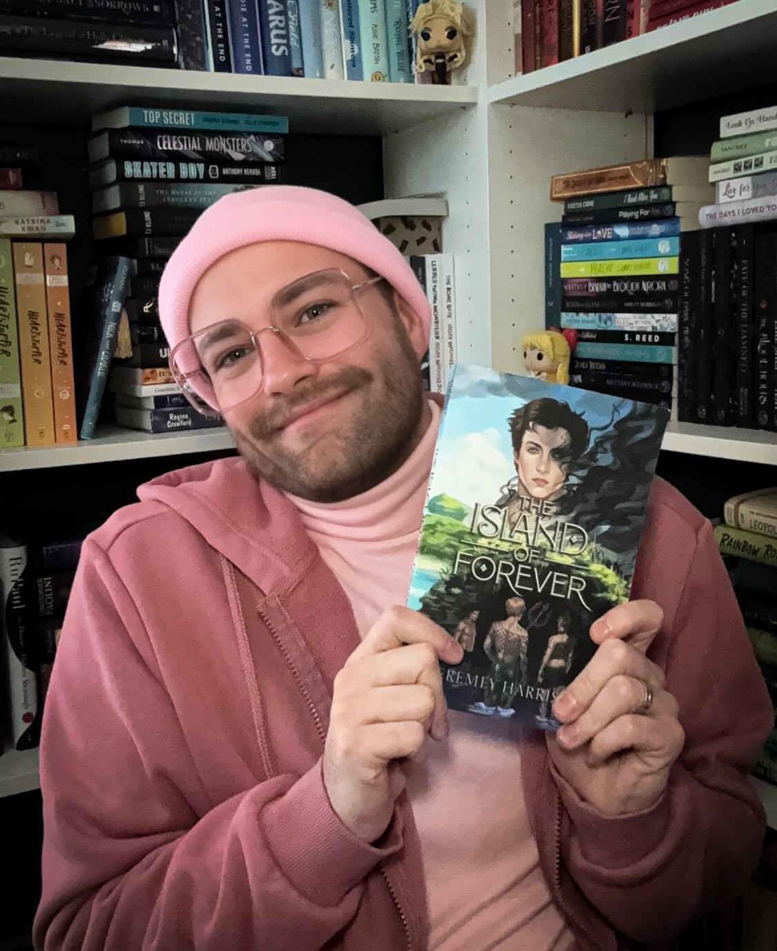 💀MY MOM TOLD ME TO READ THIS BOOK 💀
GUESS WHO 🔍
Happy Halloween! 🎃 👻 I’m handing out candy to kids tonight as… GYSPY ROSE (pre-prison). It’s strange because as I was taking these I was like “wait, I could also be (male) Trixie Mattel” 😂 I LOVE a two-for-one costume!
What are your plans for Halloween?