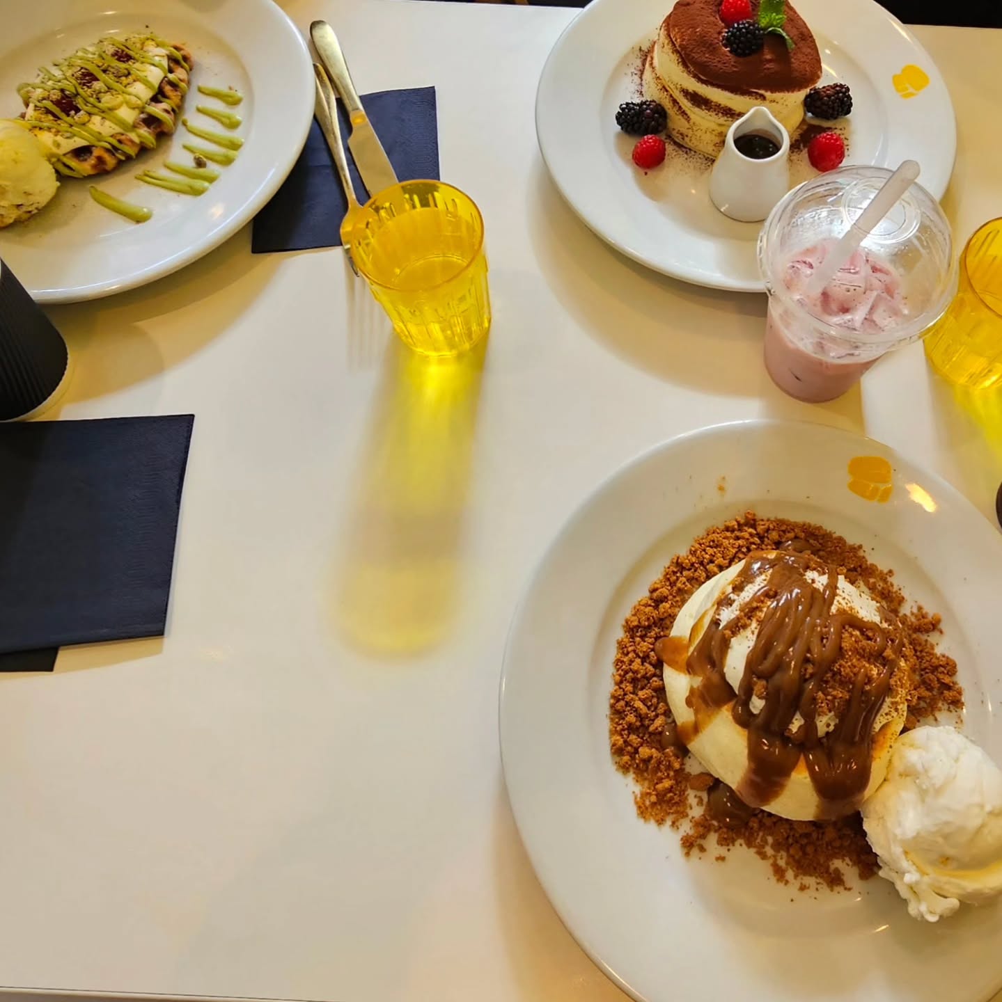 And just like that, my birthday month is over
A bit of life recently ✨️
1. Brunch @fluffyfluffyuk
2. New nails💅
3. Saw our friends get married - such a stunning day
4. Finally made a decision on who to vote for in the Conservative Party leadership contest
5. Spooky szn👻
6. York looked pretty at night time
7. Leeds skyline looked quite nice
8 &9. Out for my birthday dinner @theivyasia (Leeds)
10 to 13. An afternoon of pumpkin picking and a long overdue catch up with a friend
14. Finally reading a classic 📖
15. Carved a pumpkin 🎃