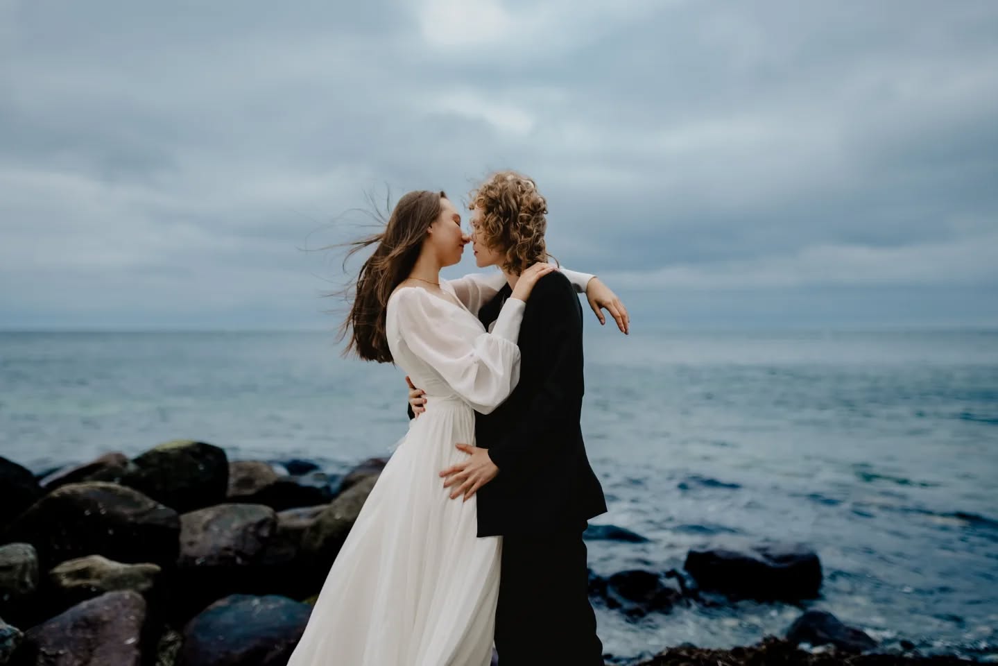 ❤️ HAPPY WINDY WEEKEND ❤️
From Stevns Klint to all of you 💨🍃
____________________________
💒 Wedding Planner: @gettingmarriedindenmark
🏞 Location:@visitstevns
▪︎
▪︎
▪︎
▪︎
▪︎
︎
︎︎
#visitstevns #stevnsklint #stevnsklintelopement #stevnsklintwedding #danishweddingphotographer #weddingphotoandvideocopenhagen #copenhagenelopement #свадебныйфотографвкопенгагене #copenhagenphotographer #photographercopenhagen #elenabelevantseva #elopementphotographercopenhagen #свадьбавкопенгагене #danskebryllupsfotografer #copenhagenweddingphotographer #bryllupsfotografsjælland #elopementdänemark #bryllup2025 #wedding2025 #gettingmarriedindenmark