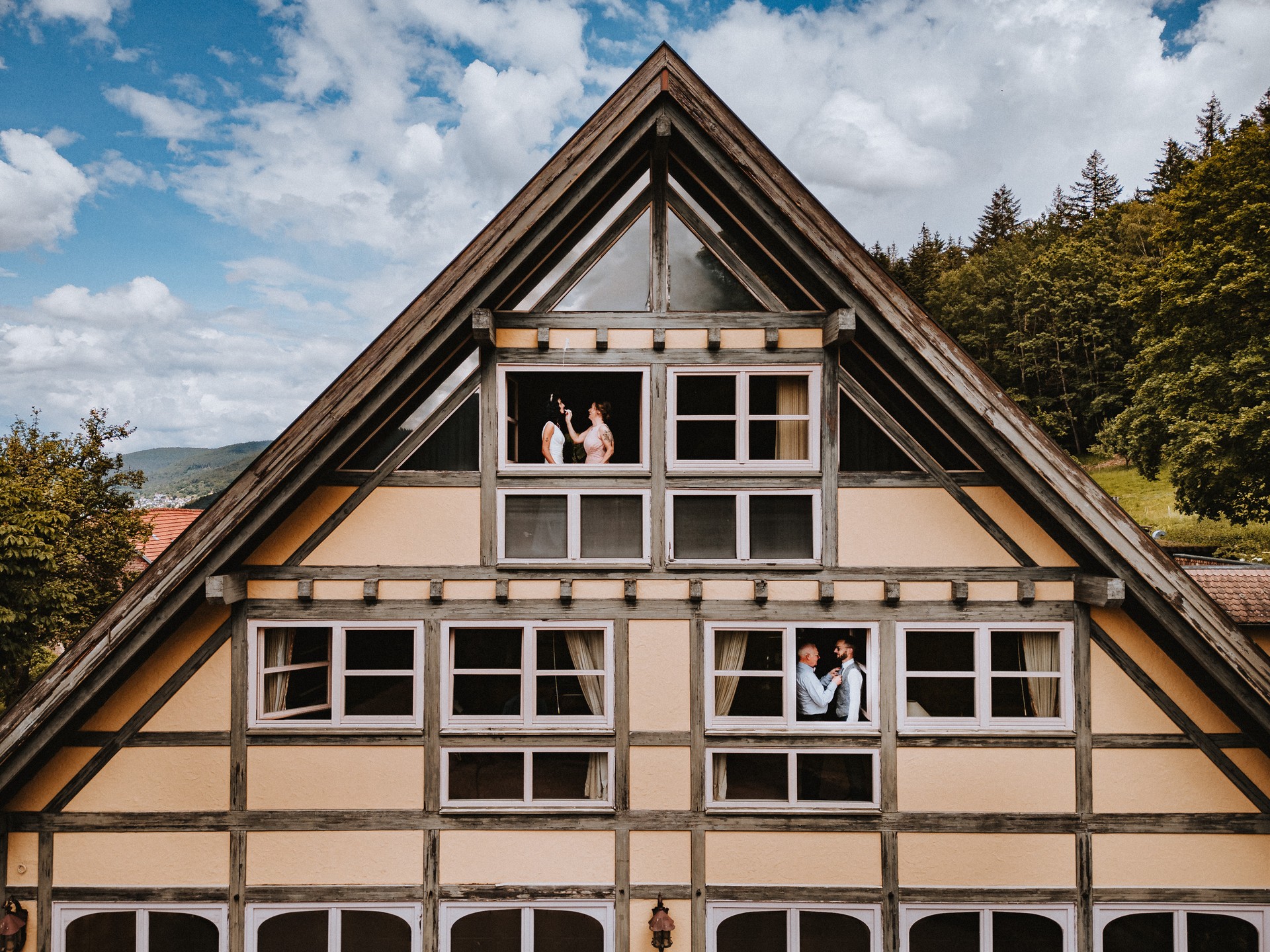 Hochzeit von Andreea und Lutz auf dem Schafhof in Amorbach. Getting ready..😍
#hochzeitsfotos #hochzeitsfotograf #hochzeitsreportage #weddingpics #weddingphotography #brautpaar #brautkleid #lookslikefilm #hochzeitsfotoswürzburg
#hochzeitsfotografwürzburg #hochzeitsfotosfrankfurt #storytelling #storytellingphotography #derschafhofamorbach #gettingready #makeup #amorbach #drohne #drone #dronephotography