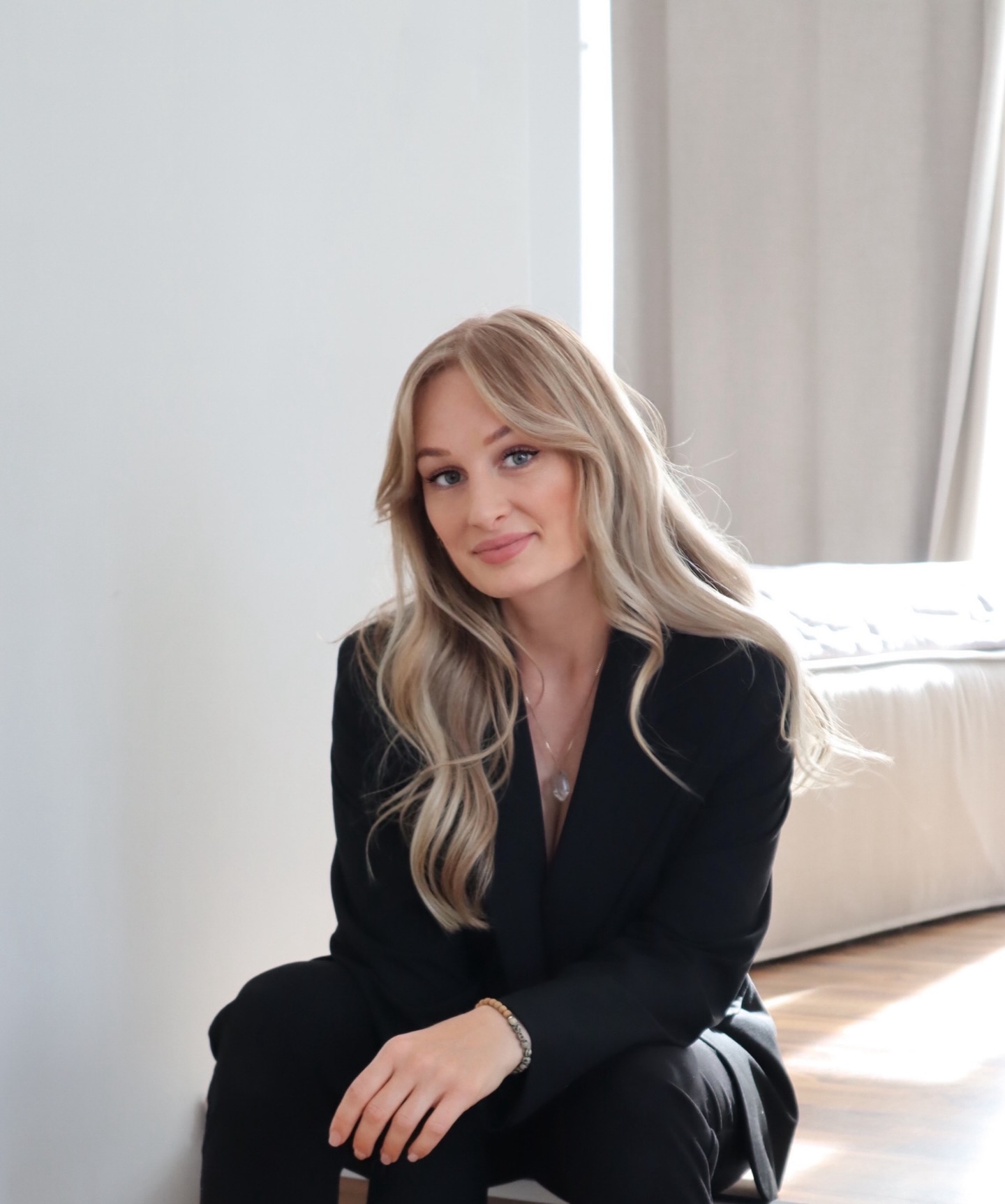 Vielleicht braucht unser Nervensystem nicht mehr Meditation… Ich will, dass du deine Wahrheit sprichst und klare Grenzen ziehen kannst, damit du ein Leben kreieren kannst, was sich nach DIR anfühlt.🖤
#mehrdu #tiefenpsychologie #womanempowerment #persönlichkeitsentwicklung #hypnose #hypnobirthing