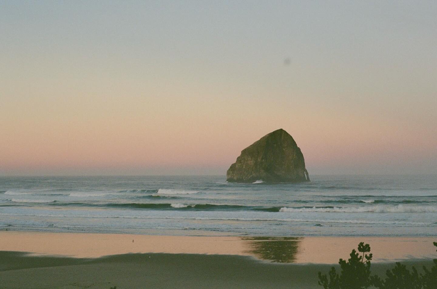 Sunrises and sunsets on the Oregon coast 🪨☀️🌅 🎞️