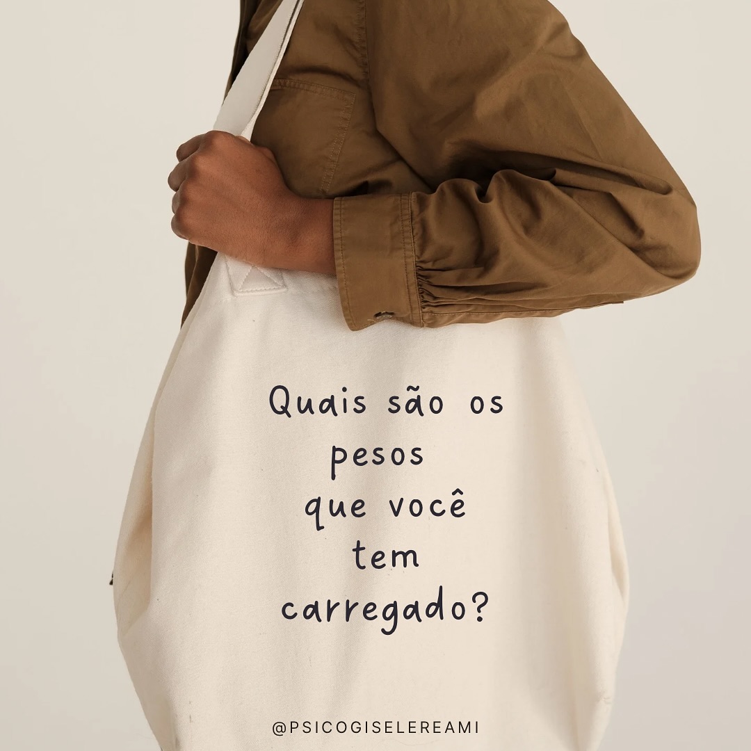 Você já parou para pensar nos pesos que carrega todos os dias?
Estamos tão acostumados a conviver com eles que nem percebemos o quanto nos desgastam.
Será que esses fardos são realmente nossos?
Ou talvez estejamos segurando algo que já deveríamos ter deixado para trás?
Hoje eu te convido a refletir: quais são os pesos que você tem carregado?