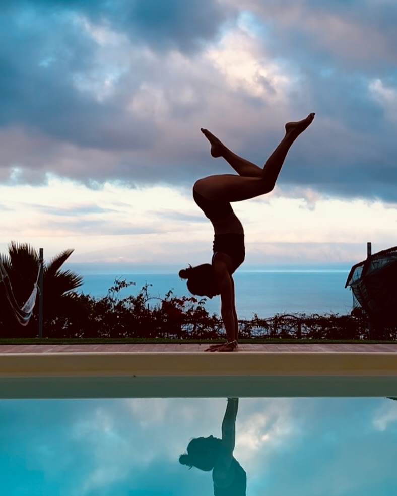 Balancing poses ask me to be present and grounded in my body. Every wobble and fall is just part of the journey, a reminder that growth always involves falling and failing as a natural part of learning.
#balancingpose #bodyawareness #beherenow #keeppracticing #keepshining