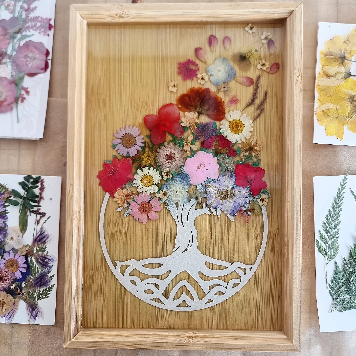 Préparation d'une commande spéciale
Infiniment merci à Thérèse pour cette confiance
🦋😇🙏
#resine #epoxy #fleurs #création #art #passion
#Woods #Arbre de vie