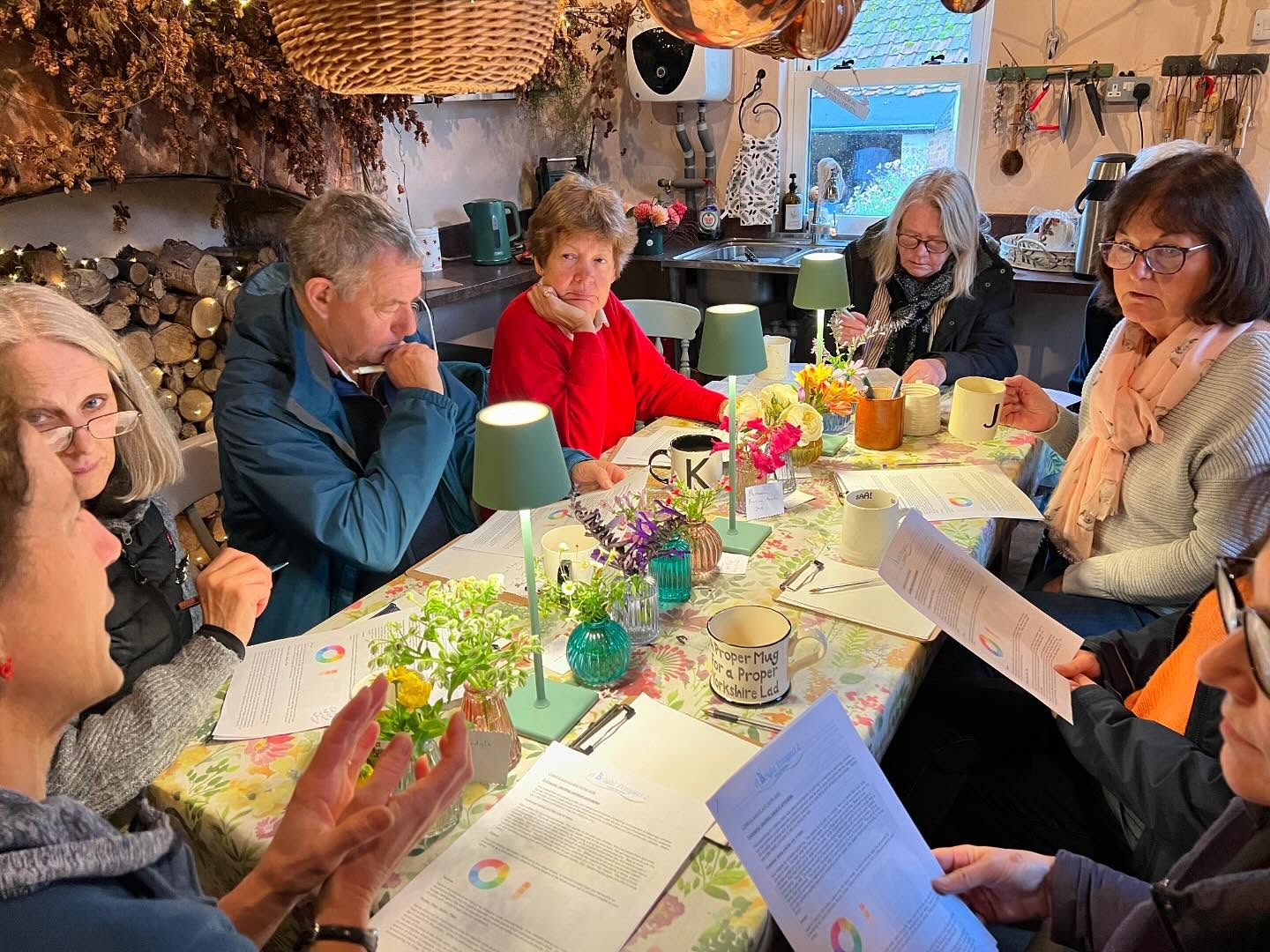 Super morning with a lovely class of people learning how to plant their winter and spring containers with a variety of colourful plants and bulbs. The potting shed was cosy and warm with cake a plenty next to the Aga in the kitchen and the practical work under cover of the gazebo. #containerplants #autumnworkshops #bulbplanting