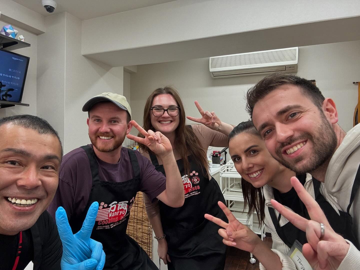 Made Shoyu Ramen, Rich taste Miso dipping Rame and Gyoza🍺 thank you soooo much for joined us 🍜
#Ramenclass
#cookingclassinkyoto
#kyotocooking
#Kyotojapanesecookingclass
#manryojapanesecookingclass