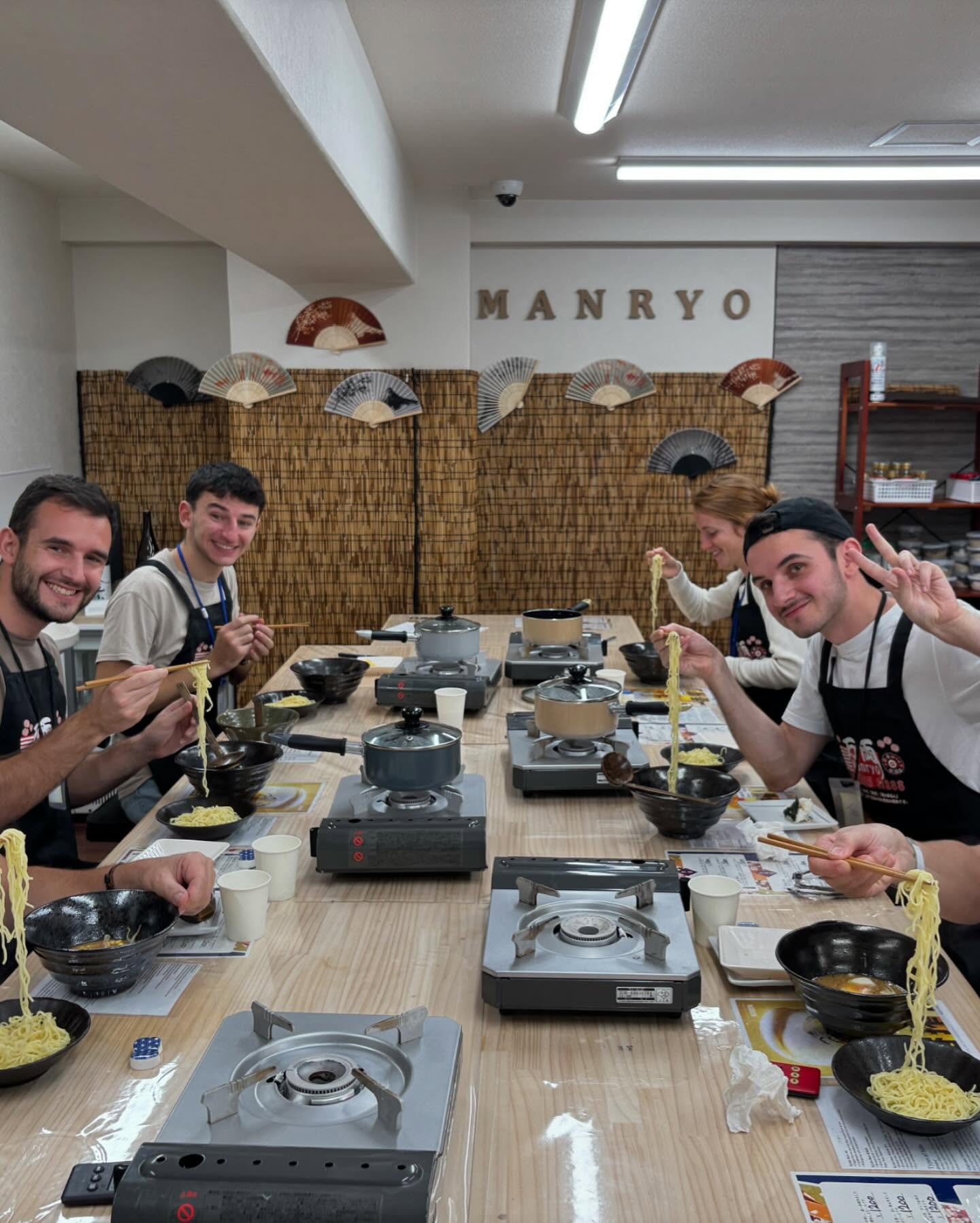We had a wonderful Ramen class with lovely French guest. Thank you soooo much🍺
#KyotoJapaneseCookingClass
#mameRamenKyoto
#KyotoRamen
#ManryoJapaneseCookingClass
#CookingClassInKyoto