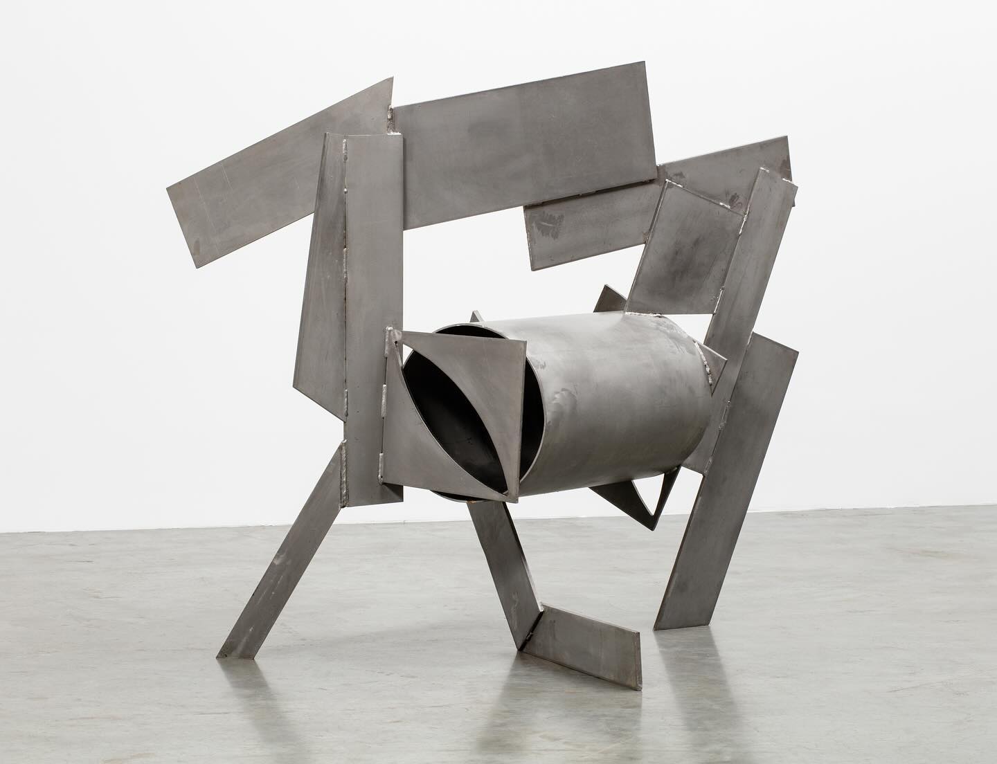 Anthony Caro, Hossana, 1972-3, Stainless Steel, 137 x 160 x 117cm, B1046
“As in music, there is an intimate, implicit connection between our heartbeat and the variations in a key or rhythm. In sculpture, there is a relationship between what we feel…and the forms, the spaces.” (Anthony Caro, 2005)
📷 John Hammond
#anthonycaro #caro #stainlesssteel #art #contemporaryart #modenart #steelsculpture #anthonycarocentre