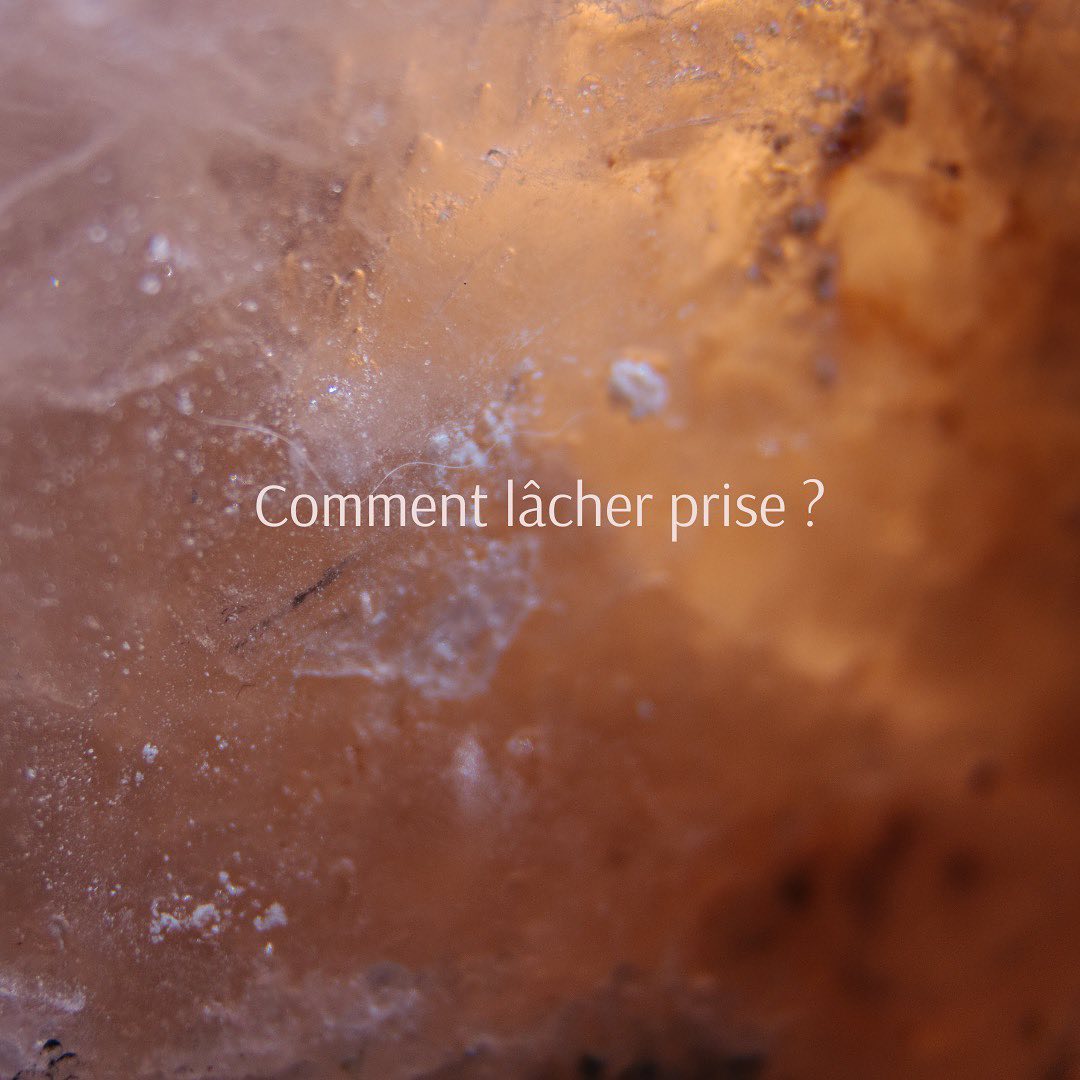 Vaste sujet 🧐 bonne nouvelle c’est le thème de l’atelier de groupe de la semaine !
RDV mercredi soir (MP si intéressé)
En attendant voici cela dit les 3 conseils qui reviennent le plus souvent pour relâcher la pression :
- Accepter ses émotions, ses pensées et les situations telles qu’elles se présentent, sans jugement ni résistance.
- Pratiquer la méditation de pleine conscience (des exercices de respiration ou de cohérence cardiaque) quelques minutes chaque jour.
- Vivre dans le présent en se libérant des regrets passés et des préoccupations futurs en étant à l’écoute de ses ressentis corporels.
Plusieurs tips pour mettre tout cela en pratique dans mes stories à la une☝️ .
🌸
#santemantale #etreheureux #bienetremental #lacherprise #viepositive #mieuxvivre #anxiete #gestiondustress #sophro #pleineconscience #sophrologie #acceptation
#pleineconscience #gestiondustress #metabolisme #relaxation #systemeimmunitaire #therapiepsychocorporelle #confiance #confianceensoi #croireensoi #sommeil #dormir #guérison #paixinterieure #bienetre #ancrage #mieuxvivre #bienveillance #mieuxdormir #concentration #serecentrer