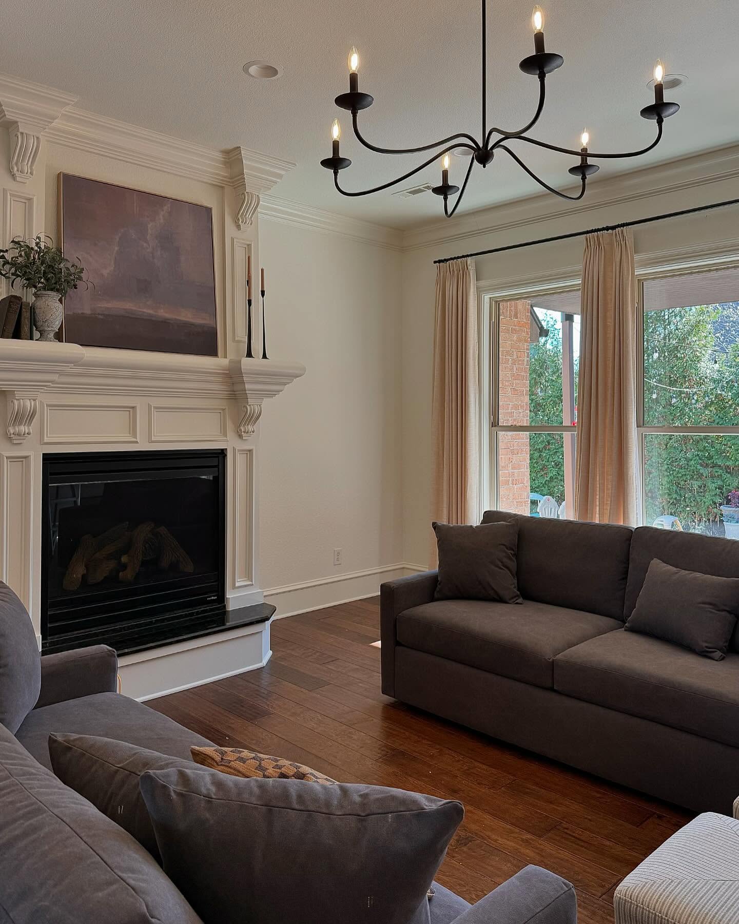 A little before and after living room refresh!
*New Furniture from @the.howse
*Replaced blinds with pleated curtains from @twopagescurtains
*replaced fan with chandelier from @potterybarn
