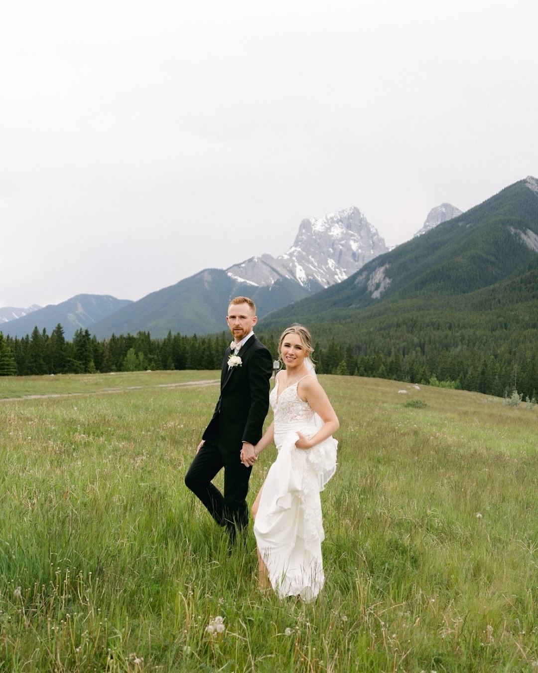 in the mountains with j&i 🫶🏻
.
.
.
Day of Coordinator: @bowvalleyweddings
Photo & Video: @rayastudios_
Venue: @malcolmhotelcanmore
Music: @classactdjservice
Florist: @bluelakesfloraldesign
Cake and Dessert: @kakebydarci
HMU: @juliajoybeautyco
Rentals: @mountaineventrentals
