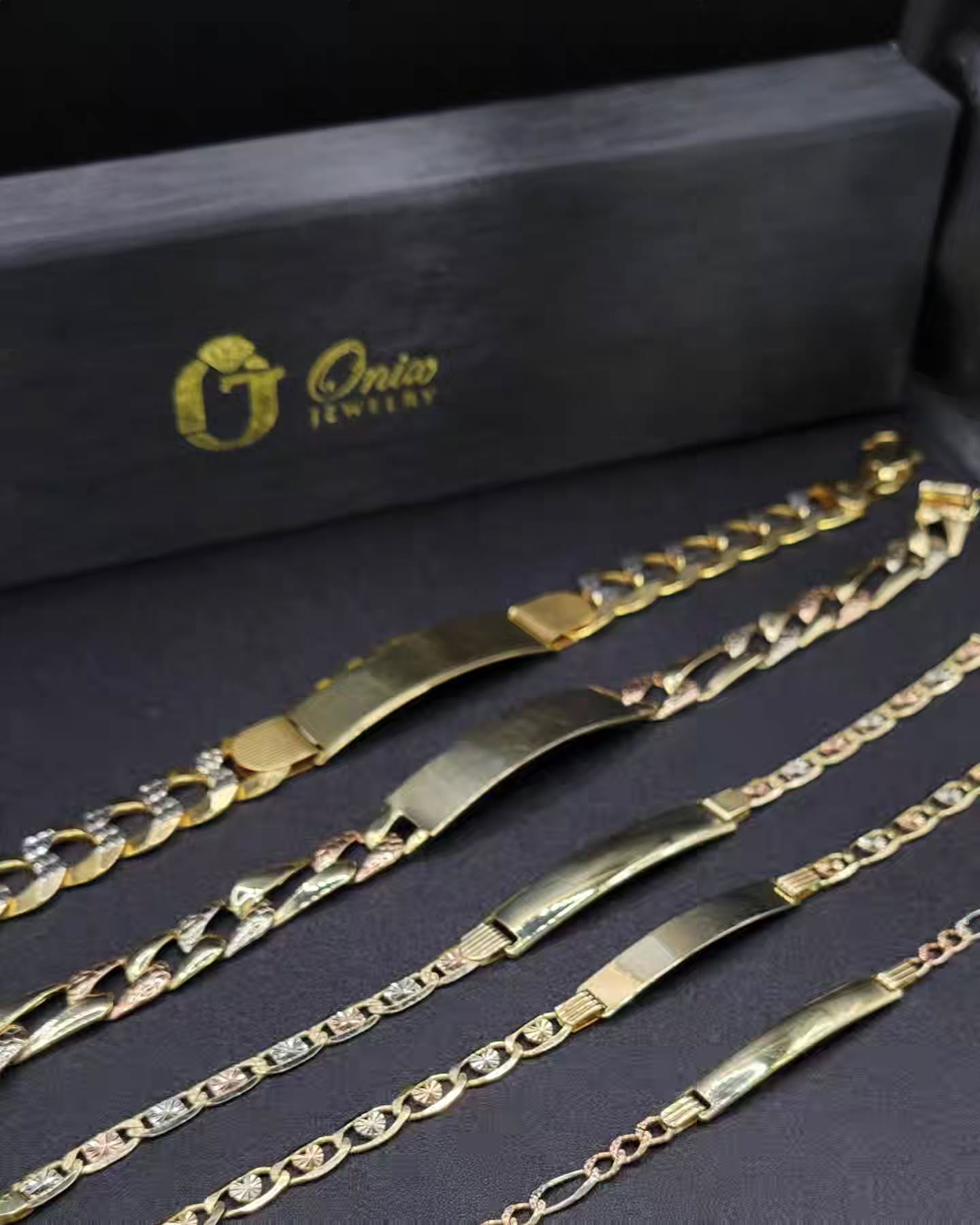 Esclavas de bebe y adulto. Con gravados en el momento. Están disponibles en el 812 N Thompson St STE 15, Springdale, AR.
También contamos con reparaciones en el momento