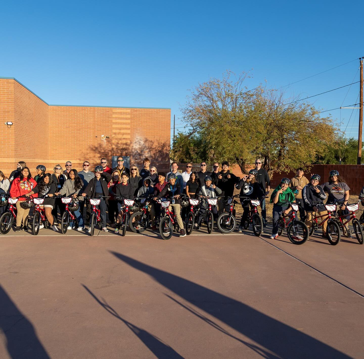 26 teenagers got their very own @mongoosebikes and helmet today at The Boys and Girls Club of Littleton. They got to ride and hear from Olympians and a Professional NASCAR driver about their journey to success and what setting goals and belief in yourself can do in your own journey. What a great day with amazing partners who helped make this all happen!
Our team will be cheering on the 91 of @driverjackwood for @bmr_nascar Friday night at the final stop of the Nascar Truck Series 🧡 @mongoosebikes @swirecocacolausa
📸: @leephotography71