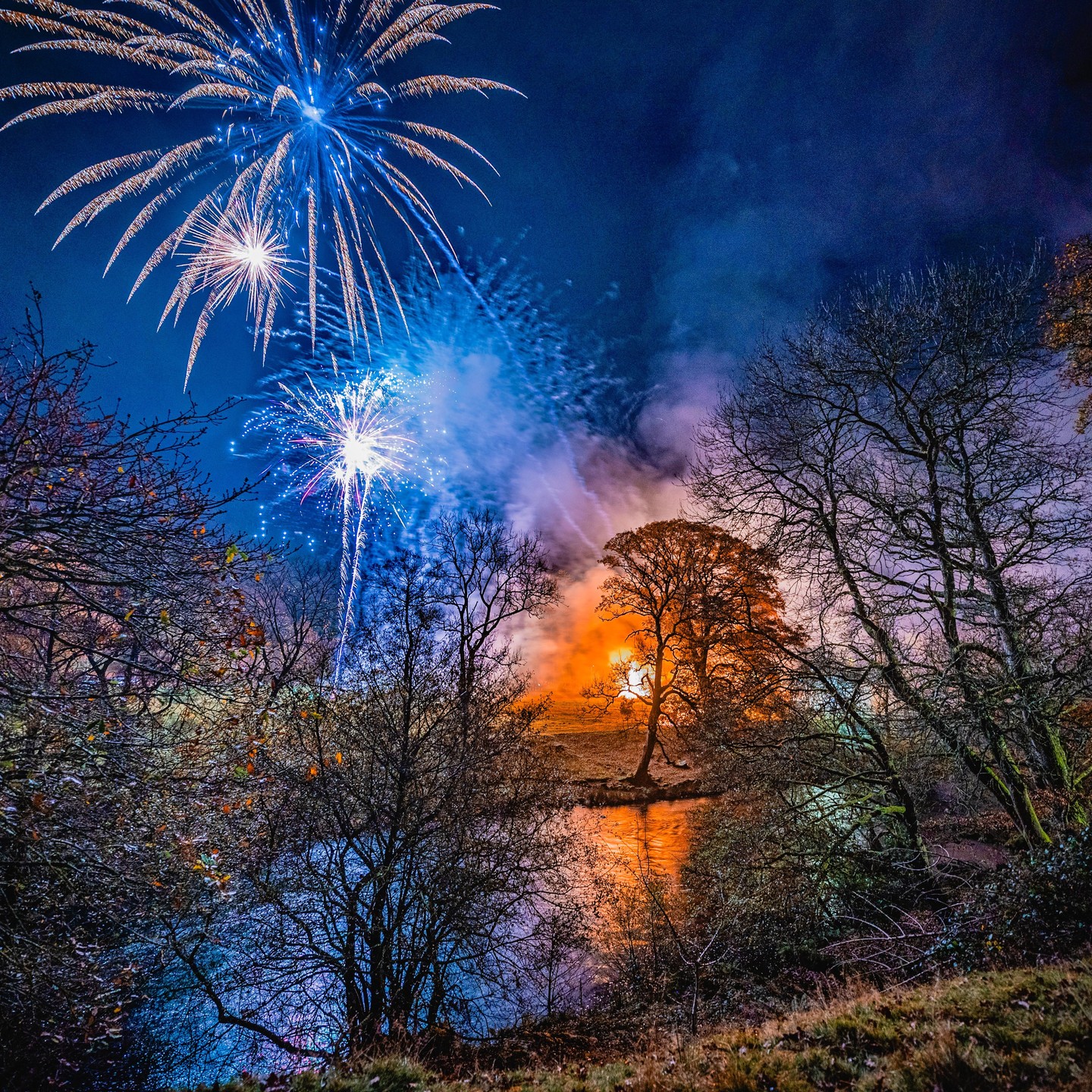 Elan Valley Fireworks display never disappoints, and this years display was absolutely sparktacular.
Congratulations to everyone who organised the event.
@discoverelan elan
@elan.valley @visit_cambrian_mountains @midwalesmyway @visitwales @visitmidwales @visitrhayader @dwrcymruwelshwater #elanvalleysocialclub #fireworks #fireworksdisplay #bonfirenight #bonfire