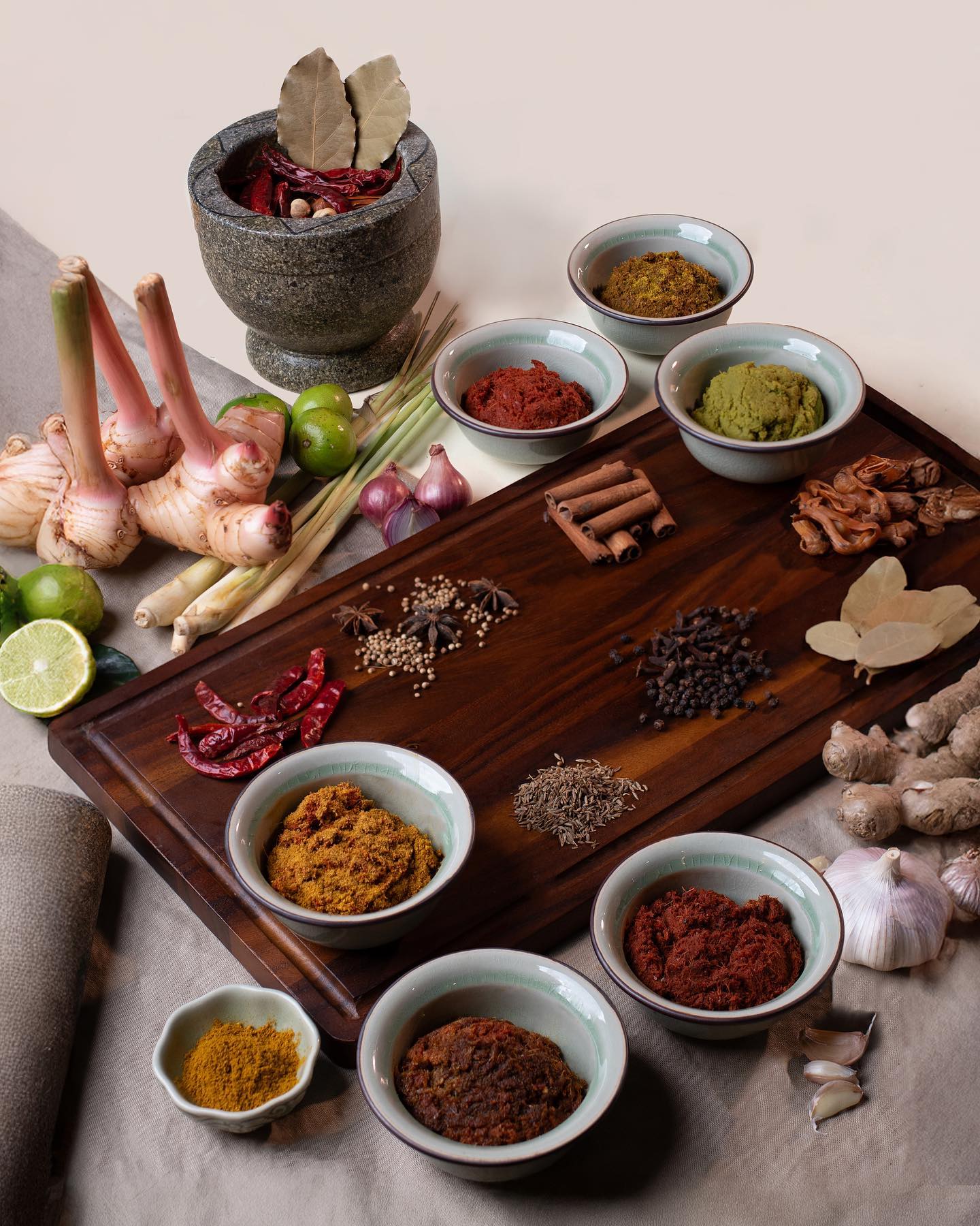 The Heart of Thai Cuisine: Curry Paste
The secret to a truly authentic Thai curry lies in the aromatic, fiery heart of its flavor: the curry paste. This vibrant blend of herbs, spices, and chiles is the foundation of every Thai curry dish, infusing it with a complex and satisfying taste.
Each type of curry paste—red, green, yellow, massaman, and more—has its own unique combination of ingredients, resulting in a diverse range of flavors and heat levels. From the bold and spicy red curry to the rich and fragrant massaman, these pastes are the key to unlocking the magic of Thai cuisine.
#thaicurry #thaicooking #cookingclass #spicyfood #asiancuisine