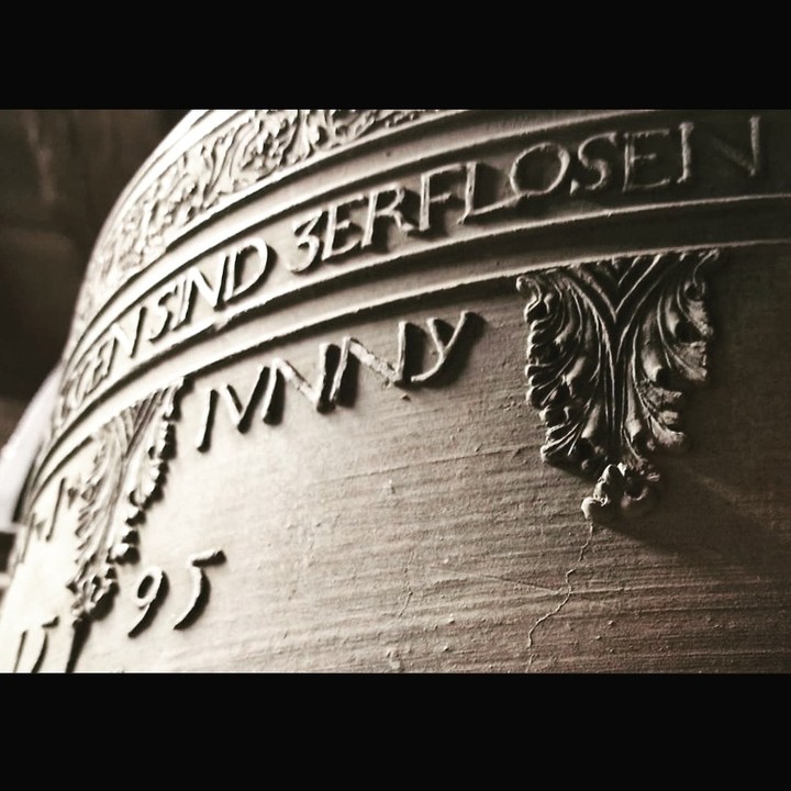 Gesprächsgottesdienst, morgen, Sonntag, 10. November 2024, 09.30, in der Kirche Oberburg: Mit Taizé-Liedern, mit dem Psalm 18, in dem Gott als Kraft des Wandels dargestellt wird, und mit der Geschichte eines Blitzeinschlags in den Turm einer Kirche unserer Region nähern wir uns dem Sturm des Wandels unsrer Zeit. Herzlich willkommen! #oberburg #kircheoberburg #gottesdienst #gesprächsgottesdienst #chumverby