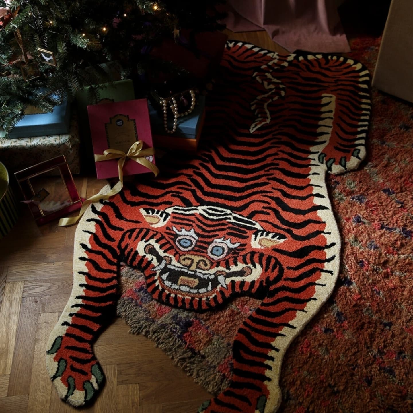 Don’t leave your Christmas shopping to the last minute! Discover our new arrivals and get holiday-ready with ease. Enjoy free shipping across Sweden on orders over 500kr, with shipping available throughout Europe.
Start spreading the holiday cheer today🥳
Interior design #inredningstips #hemmakväll matta #heminredning #Umeå