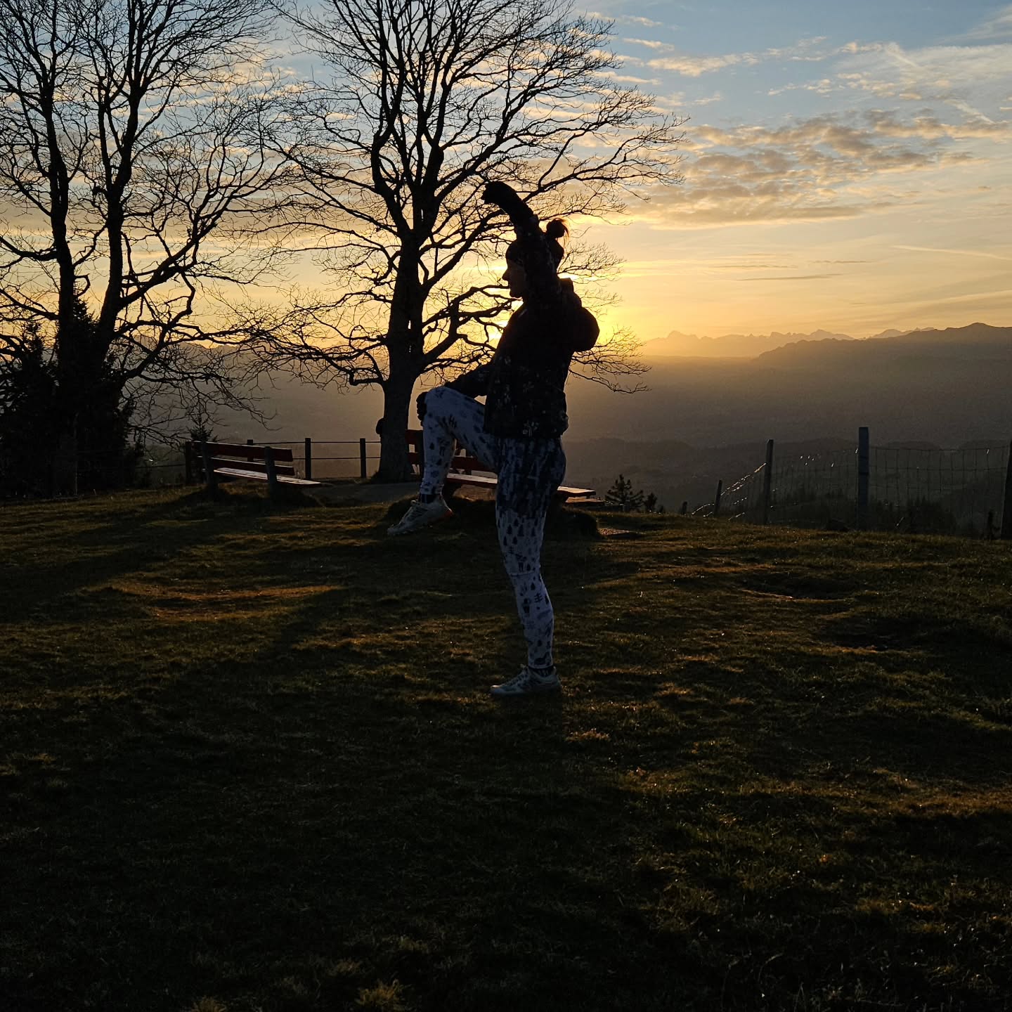 Danke weekend, danke Energie 😃🌅🫶. Ready für die kommende Yoga-Woche mit meinen treuen Yoginis und Yogis - ich mag die Herbst 🍂 Zeit übrigens gerade in Yoga Therapien und Stunden ganz besonders 🙏🫶. Es bietet sich an, zu entschleunigen, den Gelenken Gutes zu tun und durchzuatmen 😃
#yogalove #napfregion #ktyoga #yogatherapie #viniyoga