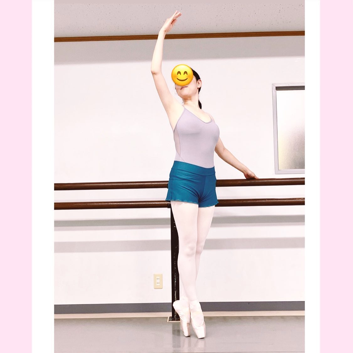 ♡
💎11月後半の大人バレエレッスンスケジュール💎
大人バレエ経験者クラス🩰 ※レベル初中級
(バーからセンター、ポワントワークまでのフルレッスン)
11/13(水)休講
11/16(土)11:00~12:30
11/20(水)11:00~12:30
11/23(土祝)11:00~12:30
11/27(水)11:00~12:30
11/30(土)11:00~12:30
大人バレエ初心者クラス🔰※レベル入門
(未経験からバレエを始める方のクラスです)
11/13(水) 15:30~16:45
11/14(木) 15:30~16:45
11/20(水)15:30~16:45
11/21(木)15:30~16:45
11/27(水)15:30~16:45
11/28(木)15:30~16:45
※ポワントワーク希望の方は17:00までレッスンあり
ビューティーバレエクラス💫
(床の上で行うリラクゼーションバレエストレッチのクラスです。負荷をかけずに心地よく全身の巡りを良くしたい方向け)
11/20(水)17:00~18:00
11/27(水)17:00~18:00
〇料金〇
全クラス1レッスン2,500円
(当日現金支払い)
〇持ち物〇
タオル
飲み物
動きやすい格好
レッスンの参加や見学
無料体験レッスンご希望の方は
前日21:00までにDMまたはメールにて
ご連絡くださいませ✉️
━━━━━━━━━━━━━━━━━
カジュアルに本格バレエを学べる
千葉県流山市のバレエ教室
𝑳𝒐𝒖𝒊𝒔 𝑩𝒂𝒍𝒍𝒆𝒕 𝑨𝒄𝒂𝒅𝒆𝒎𝒚
(ルイ・バレエ・アカデミー)
東武アーバンパークライン
江戸川台駅下車東口より徒歩4分
是非フォローよろしくお願い致します🩰💕
@louisballetacademy
オフィシャルサイト
𝙝𝙩𝙩𝙥𝙨://𝙬𝙬𝙬.𝙡𝙤𝙪𝙞𝙨𝙗𝙖𝙡𝙡𝙚𝙩.𝙘𝙤𝙢/