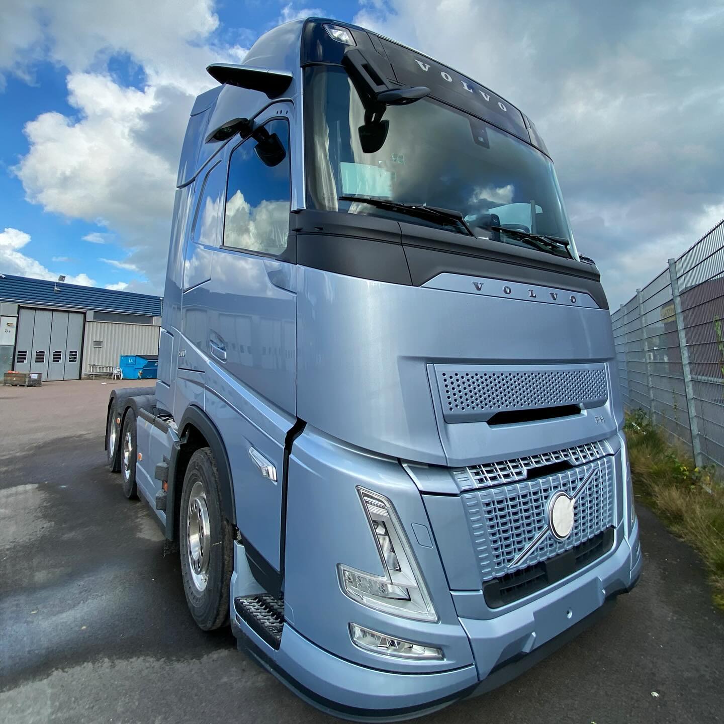 Kvalitet och hållbarhet är alltid vår prioritet.
www.hovgardensytskydd.se
#Hovgården #HovgårdensYtskydd #Lastbilar #Nylackad #Kvalitet