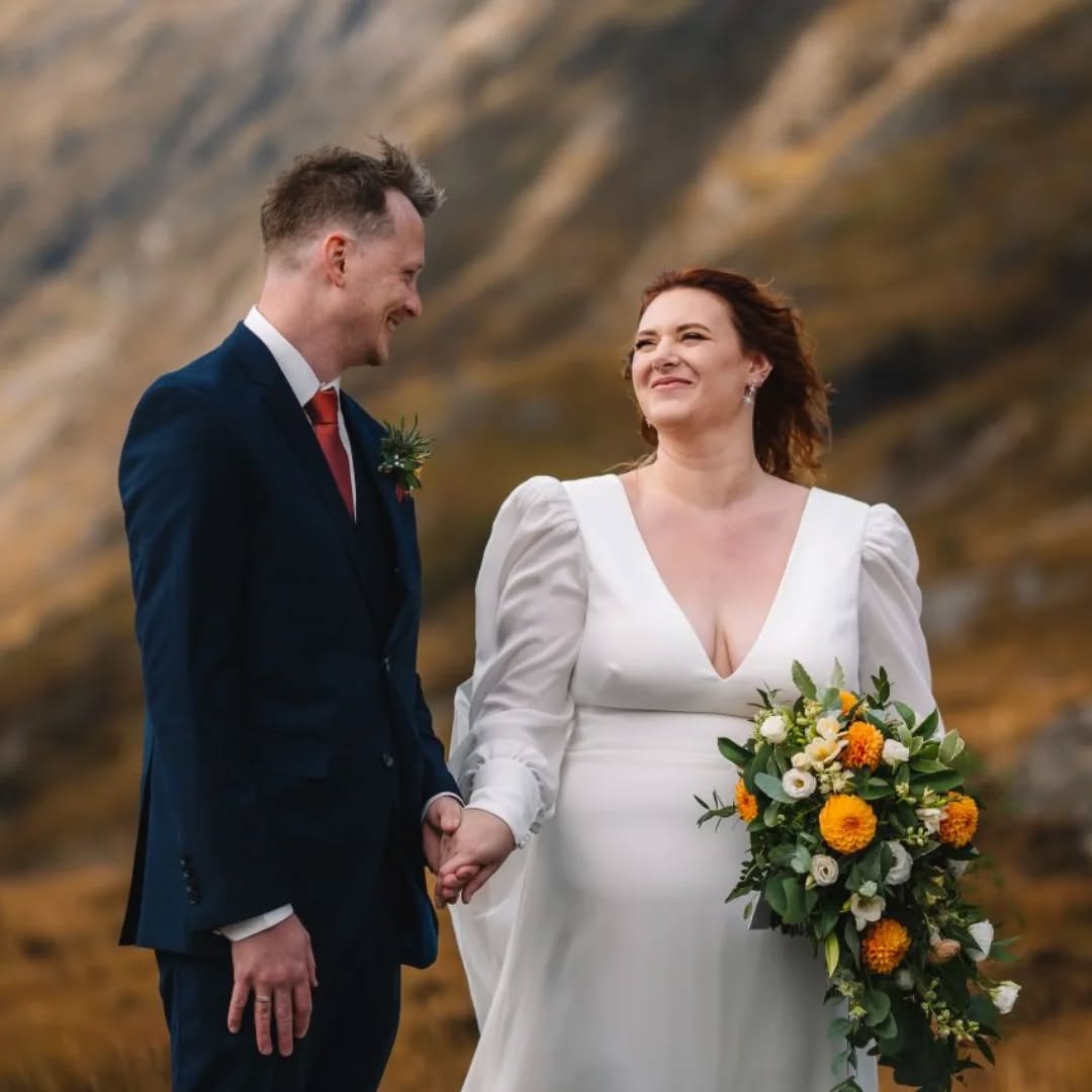 Such a gorgeous capture of Eliza and Bryce's Glencoe Elopment ❤️❤️ this has inspired me to dig out my boots and rucksack! photographer @wildlingweddings #dahilas #scottishoutdoorwedding #scottishautumnwedding #cascadingbridalbouquet #wildingweddings #thestockbridgeflowercompany #weddingflowersedinburgh #weddingfloristedinburgh